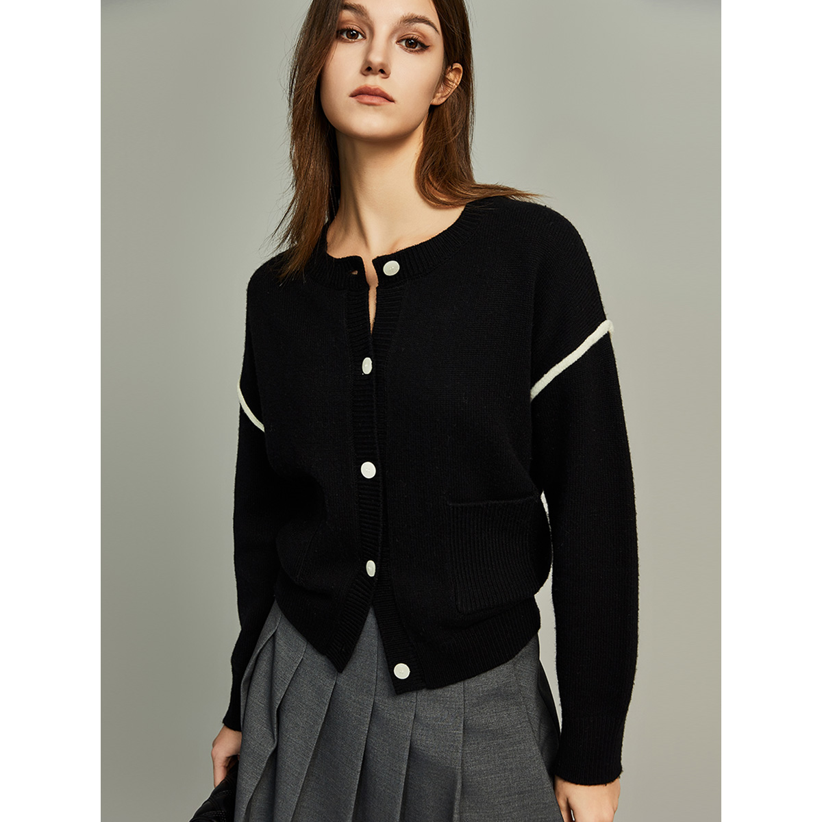 【黄蓉】黑色复古毛衣开衫女23冬季新款小众毛针织衫EM36327