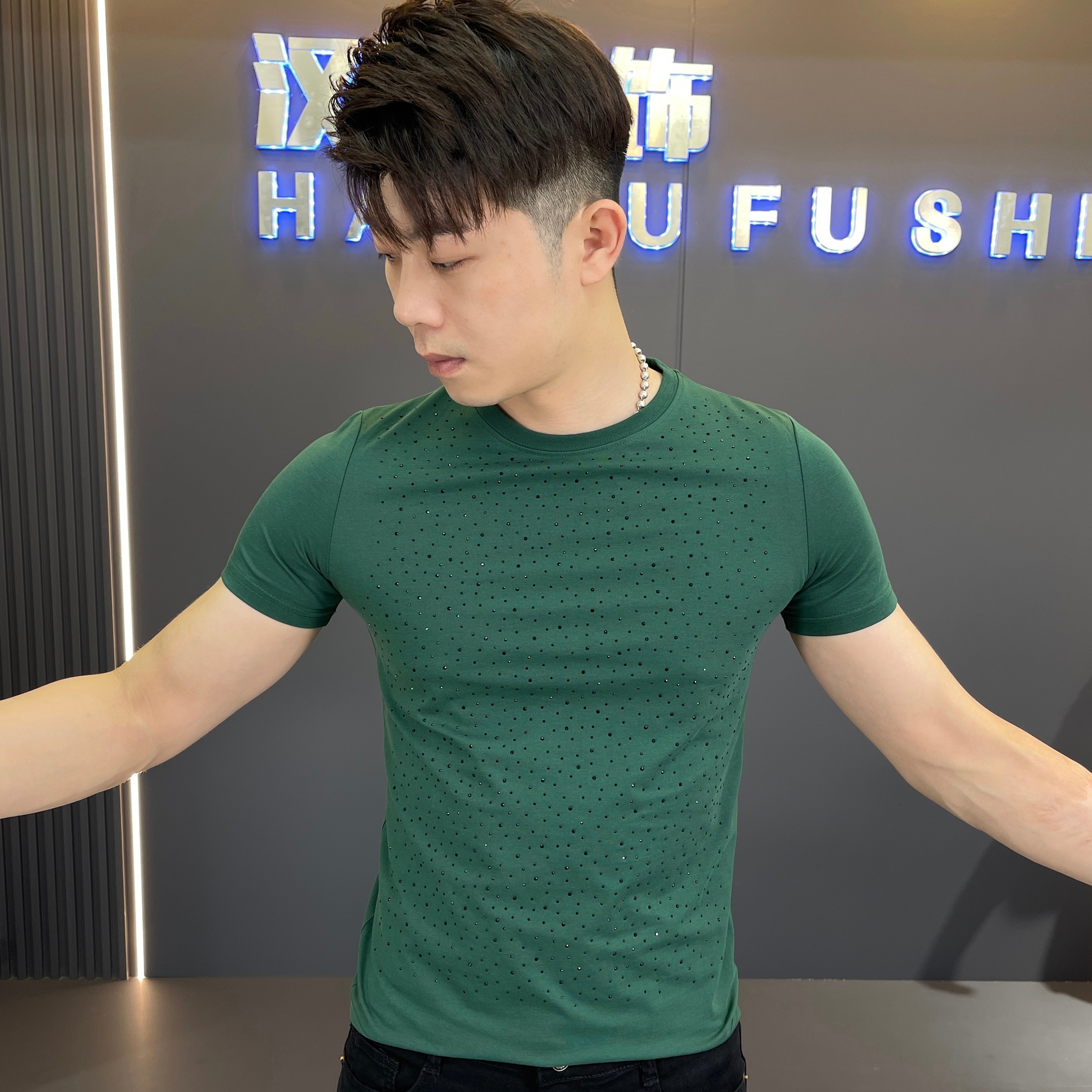 名图服饰夏季新款纯色满天星烫钻修身圆领男士短袖百搭潮流T111