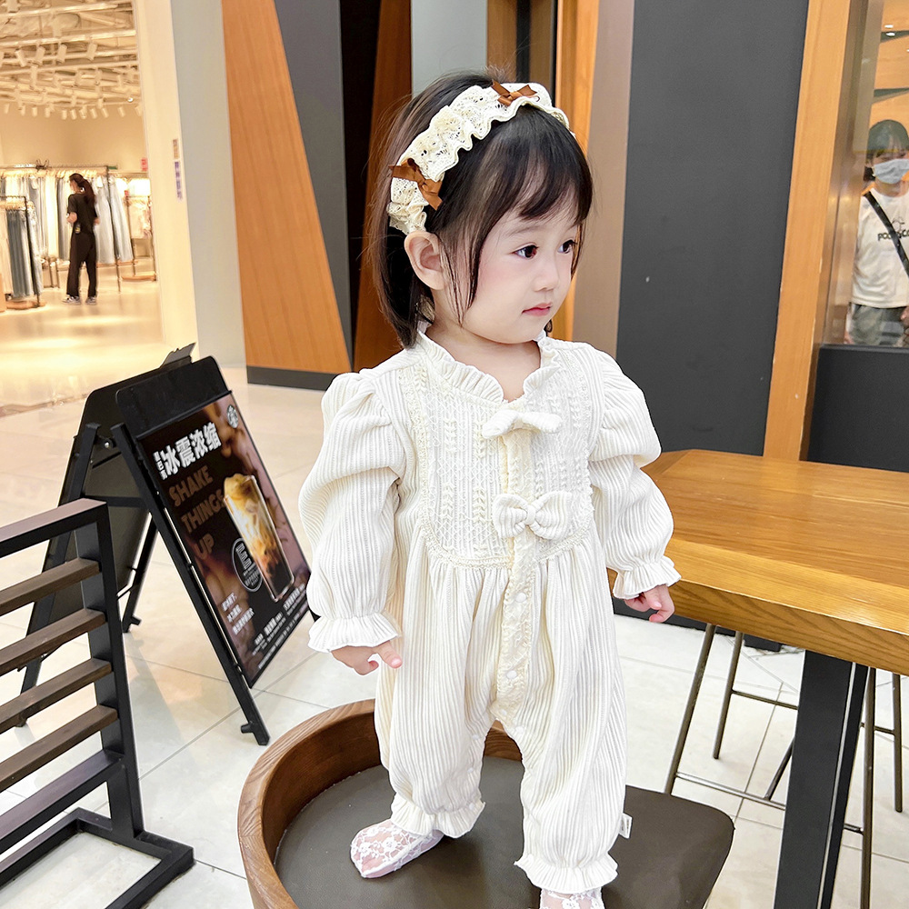 2022秋季新款婴幼儿米白蝴蝶结爬服宝宝宽松休闲连体衣外穿YJ