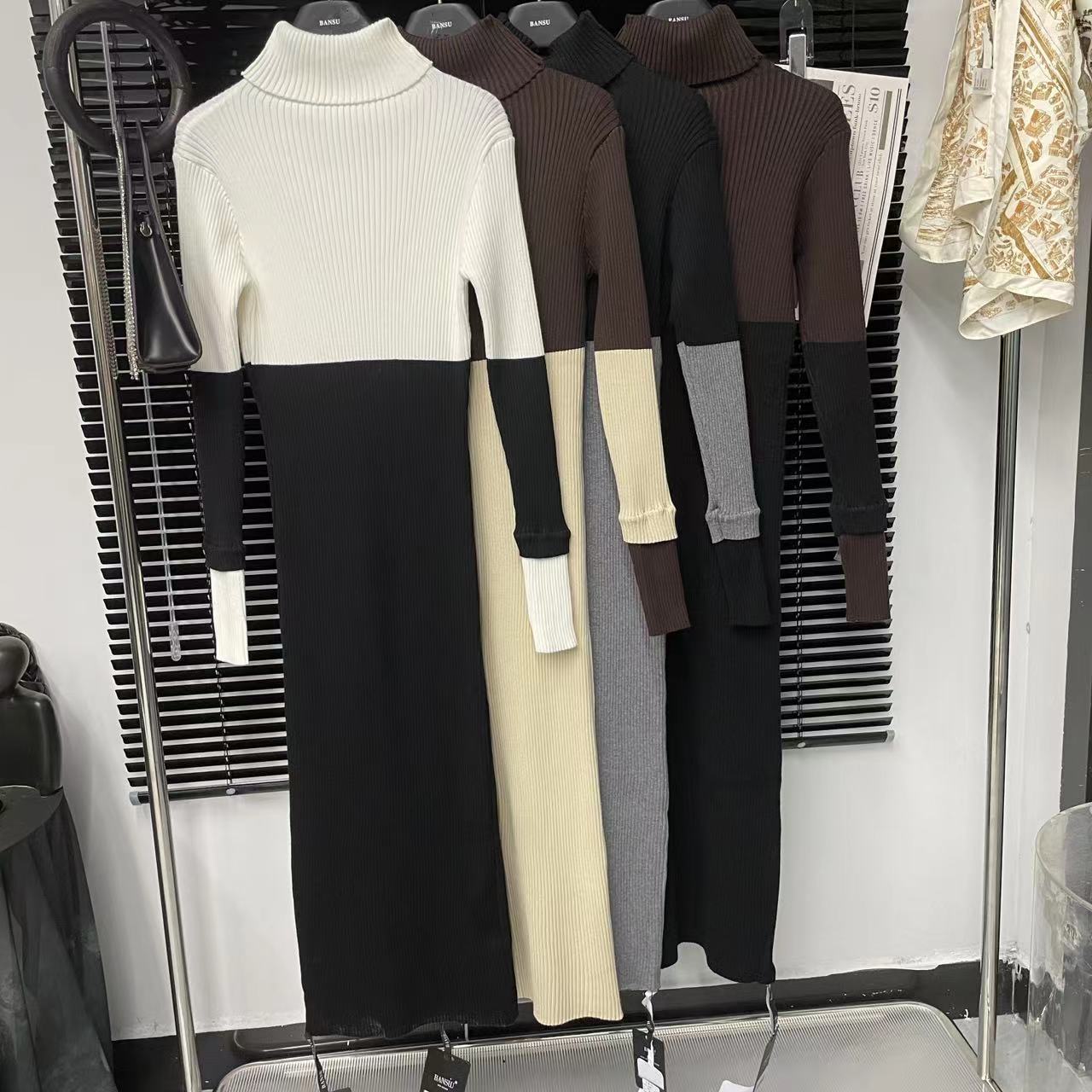 长款拼接高领连衣裙女冬季新款女装时尚设计感气质百搭收腰1239