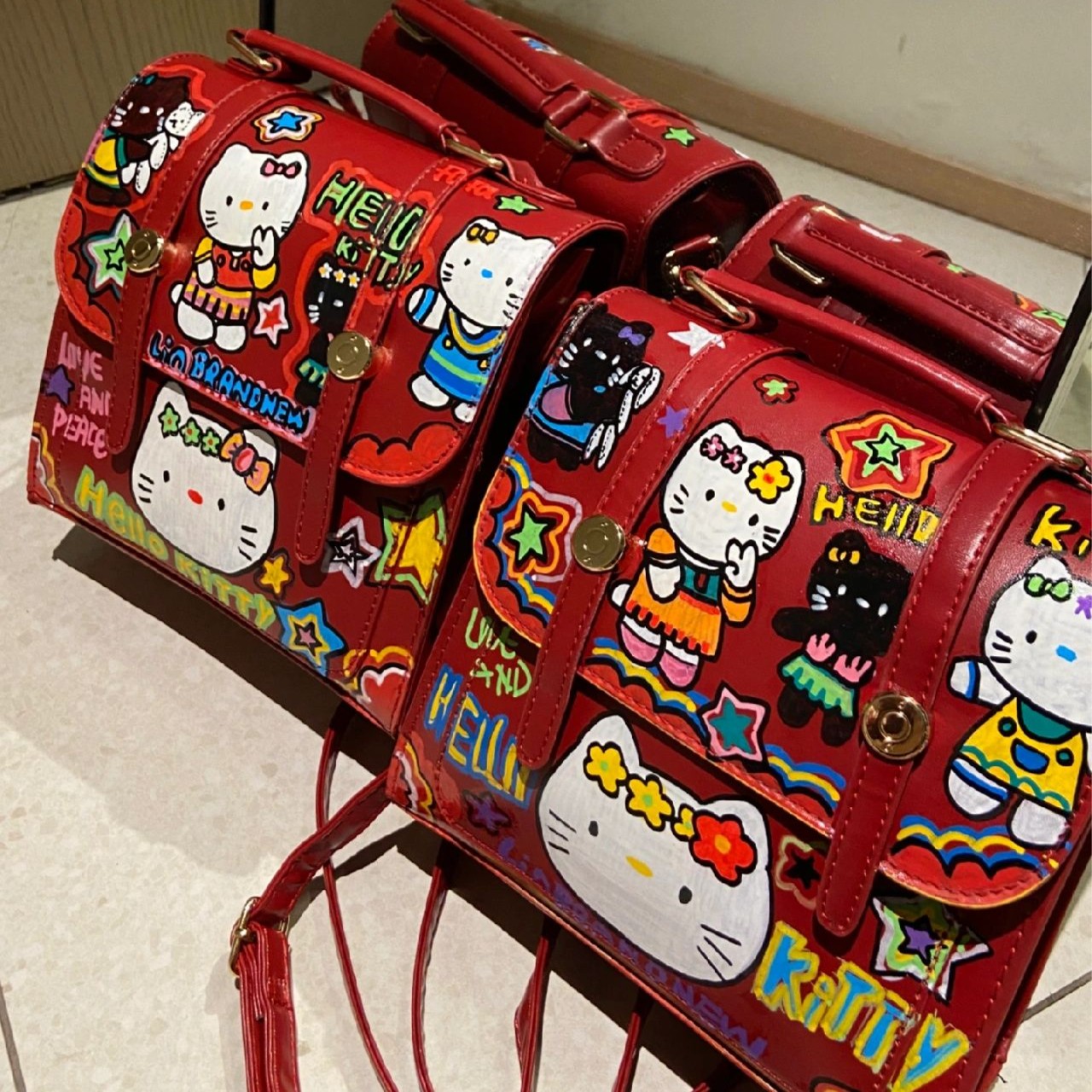 2023新款涂鸦Kitty凯蒂猫森系双肩背包可爱小众初中高中学生书包