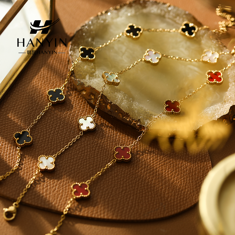 HANYIN/韩茵 钛钢亚克力手链 经典时尚四叶草百搭手链