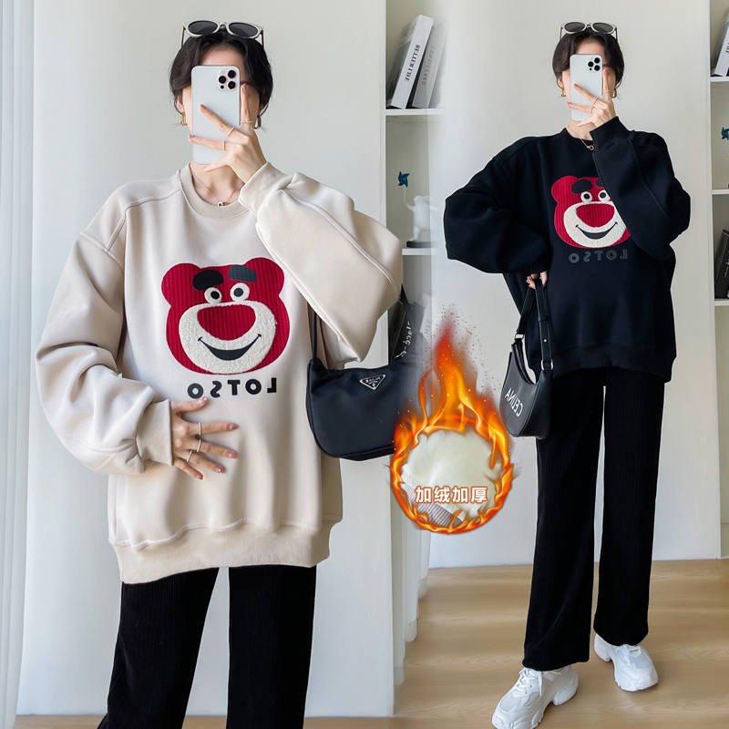 孕妇装加绒加厚秋冬款保暖圆领套头草莓熊减龄宽松遮肚卫衣外套女
