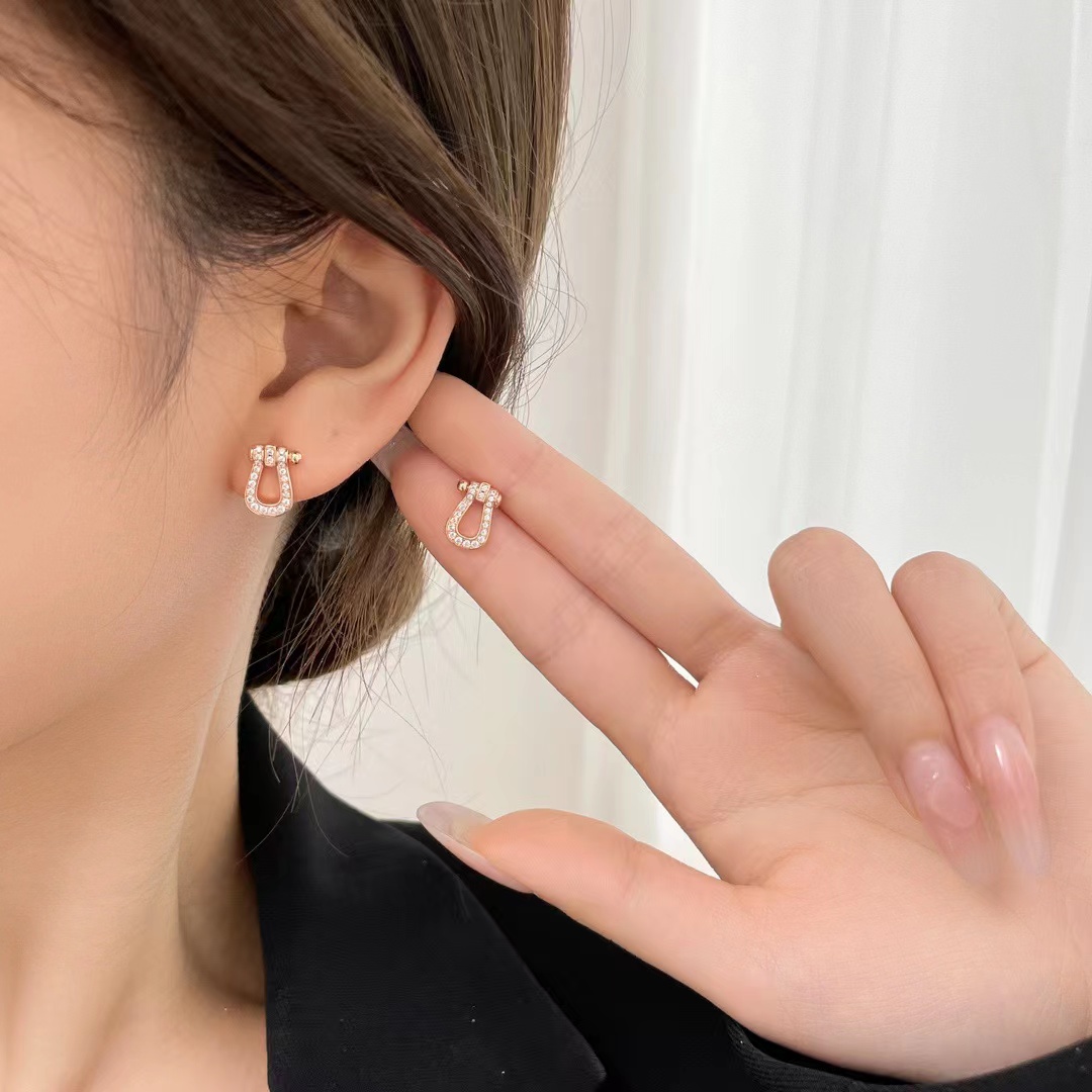 合金耳饰 经典满钻U形马蹄扣耳钉18K玫瑰金气质耳环女小众设计
