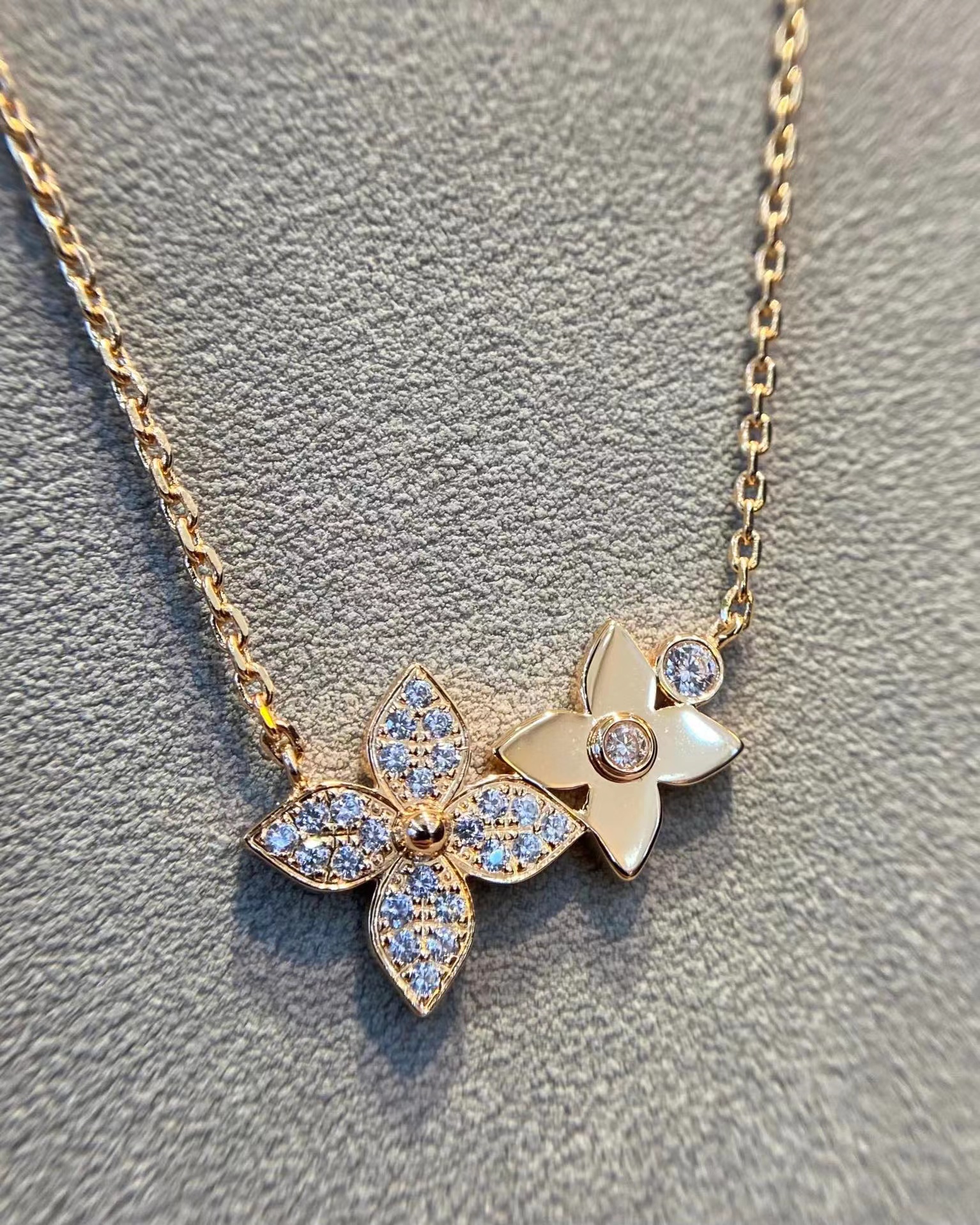 合金项链 双花满钻四叶草项链女轻奢小众爆款锁骨链高级感设计