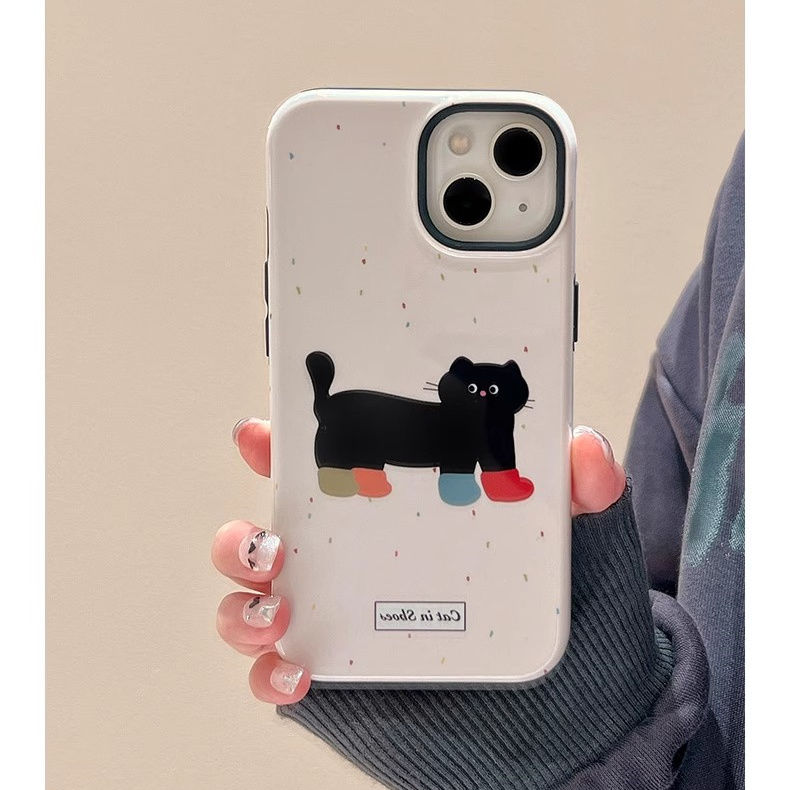穿袜小猫适用苹果15手机壳iPhone13大孔14plus防摔12promax二合一