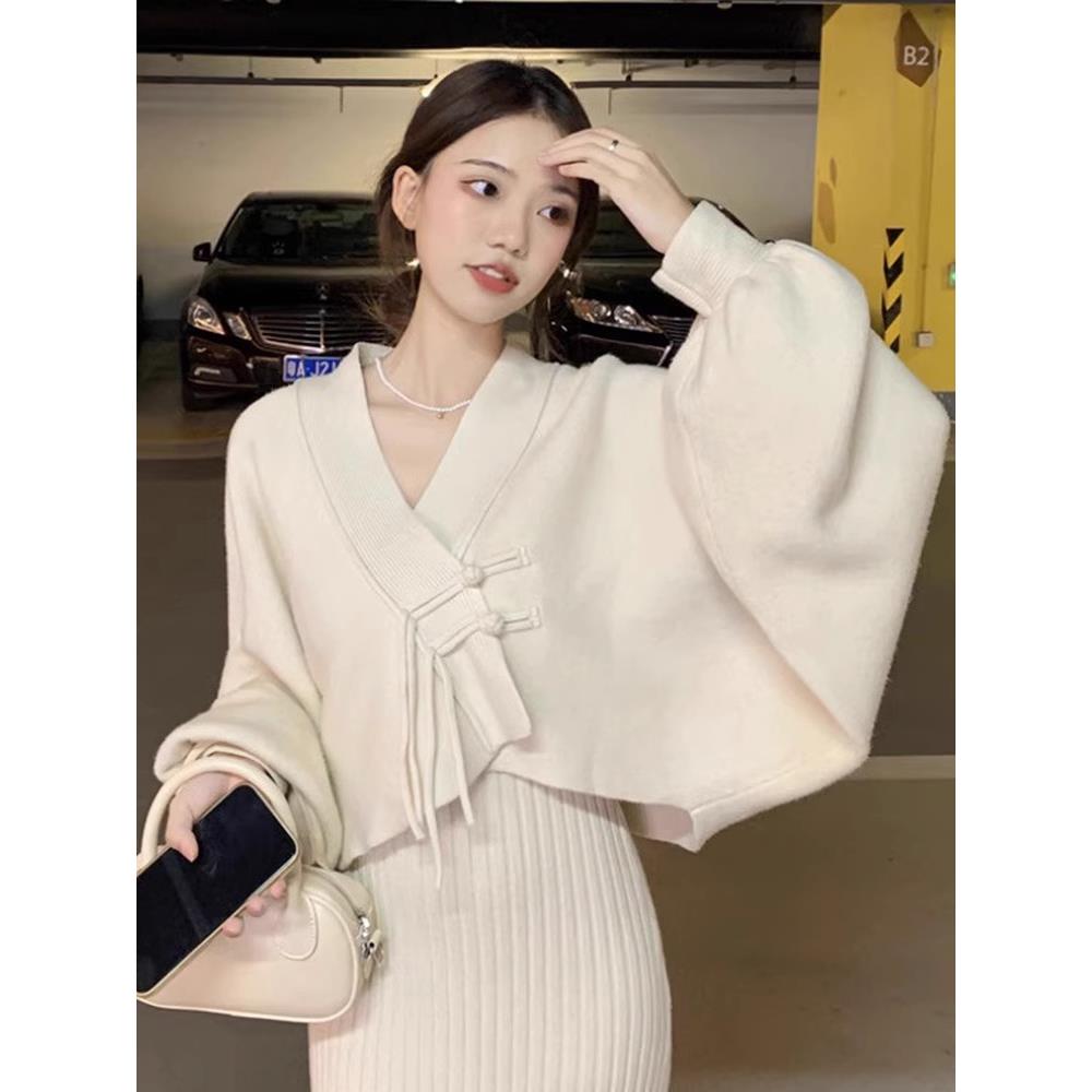 新中式国风盘扣针织开衫毛衣收腰包臀V领吊带两件式洋装装秋新款