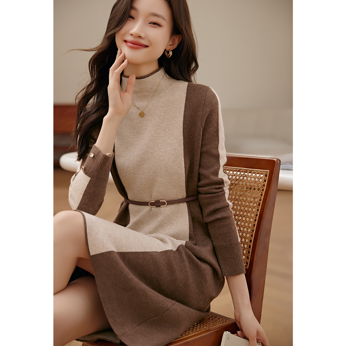 沫晗依美2023冬季新款正品保暖百搭休闲时髦感撞色拼接针织连衣裙