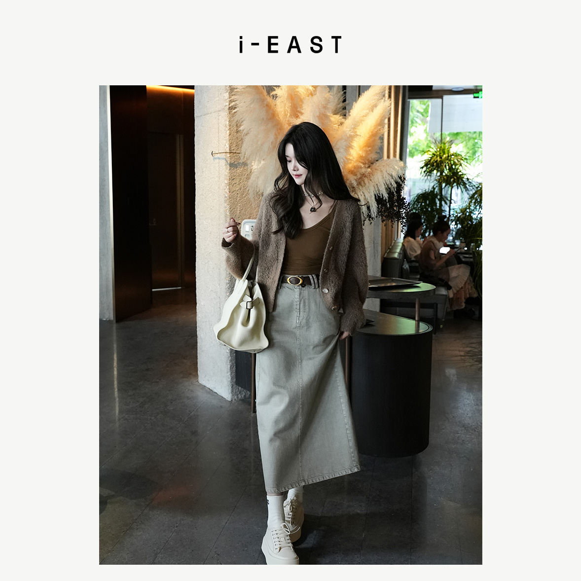 i-EAST 韩剧女主裙~后面下摆开衩半身裙Q32189