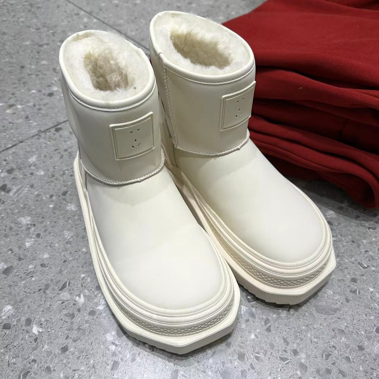时尚厚底加棉雪地靴