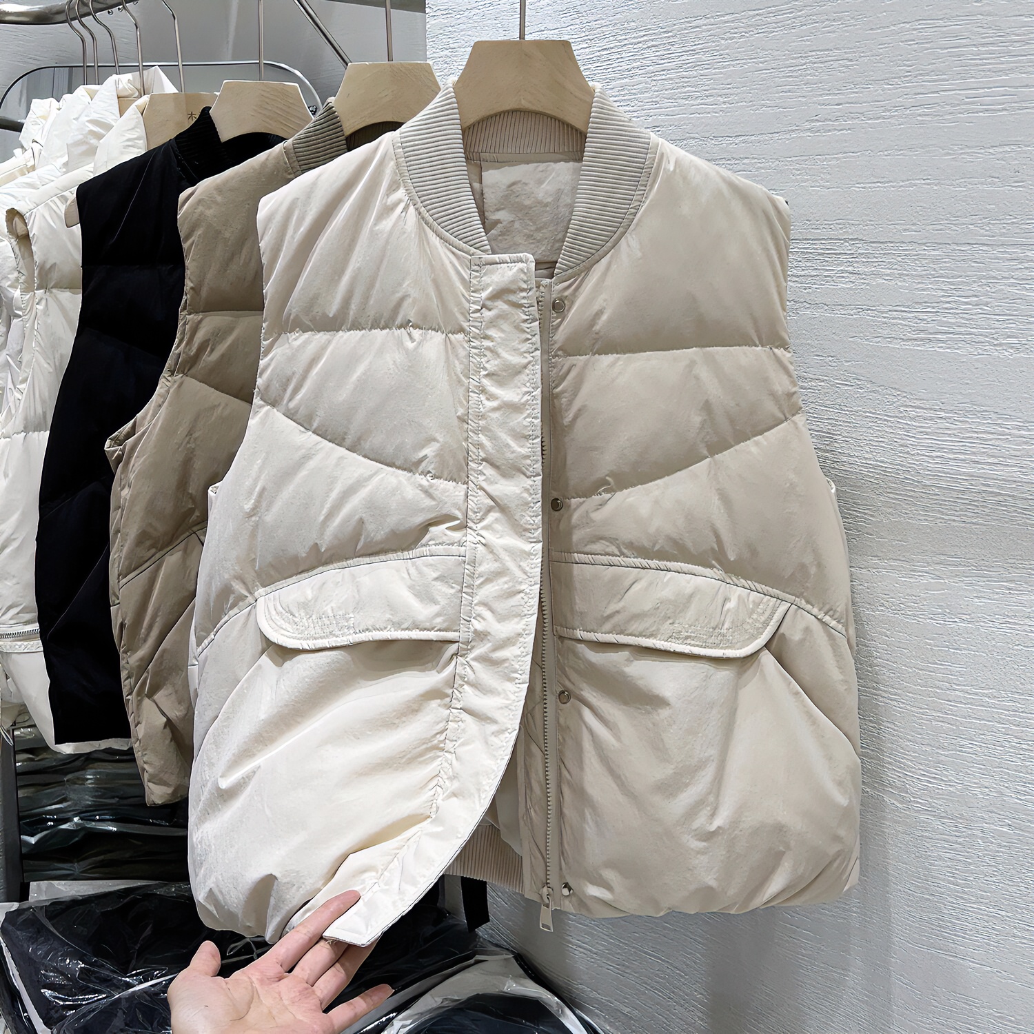 小个子羽绒马甲女短款2023秋季爆款百搭设计感轻薄设计感马夹上衣