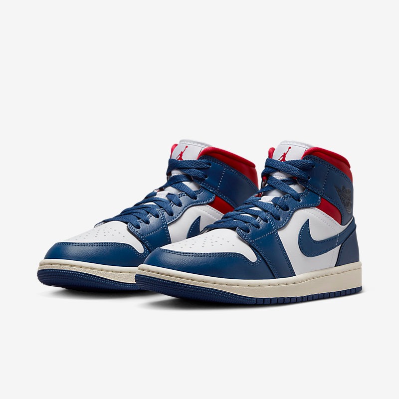 Nike/耐克女子AJ1白蓝红时尚休闲复古中帮缓震篮球鞋 BQ6472-146