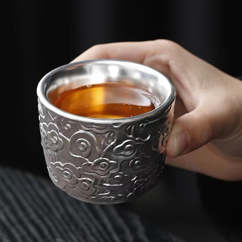 何赋森纯手工祥云云杯瓷胎999足银鎏银品茗杯主人杯缸杯礼盒装
