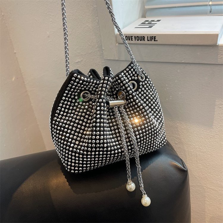 【宠粉专属】满钻镶嵌时尚亮钻抽绳水桶包单肩斜挎包