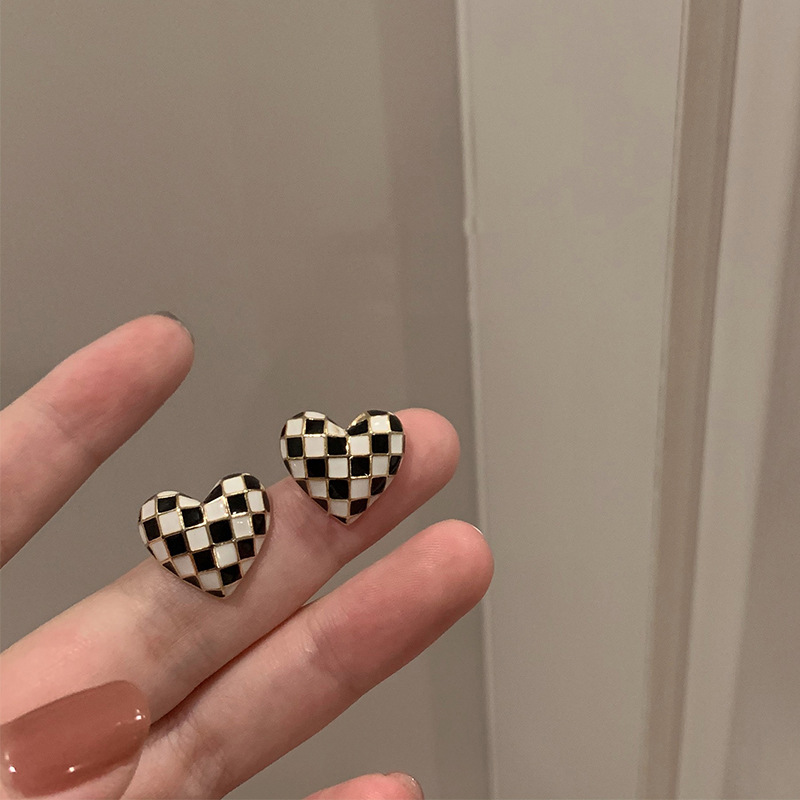 铜合金耳饰 韩版耳饰棋盘格爱心耳钉女小众设计感气质小香心形