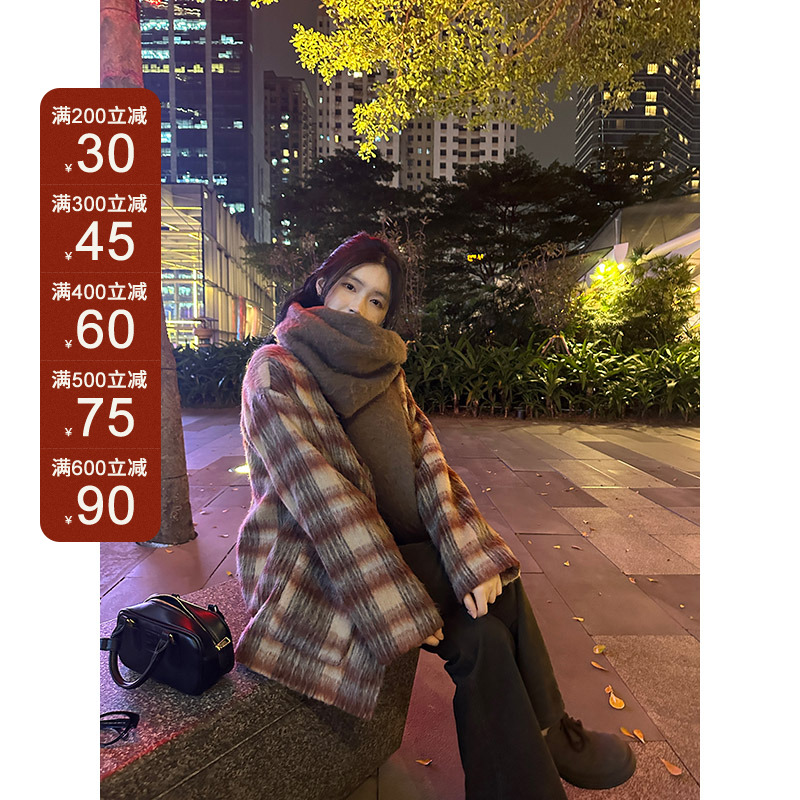 王少女的店 红色气质复古格纹V领加厚保暖冬季毛呢外套 N11919S34