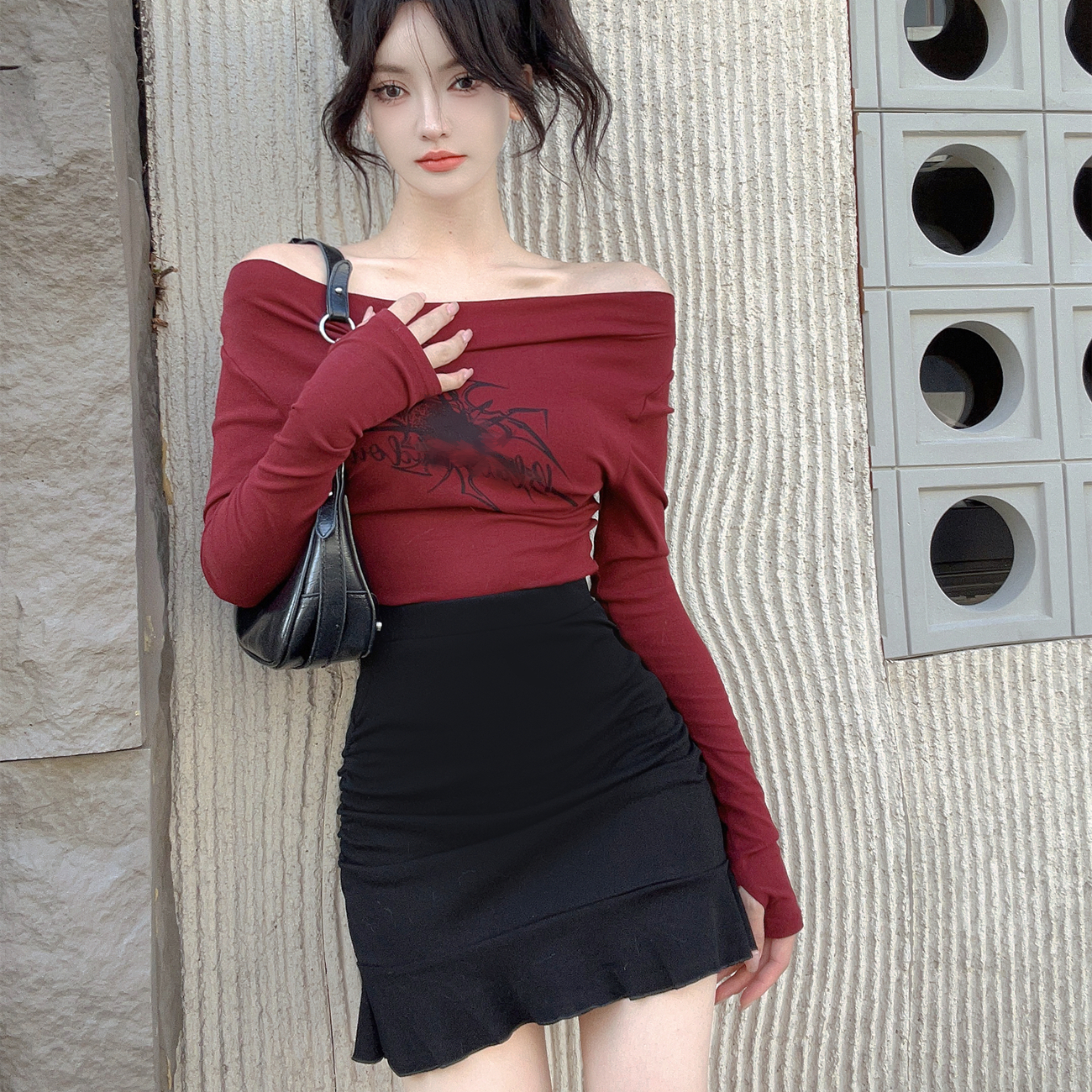 甜辣风酒红色一字领长袖上衣+黑色荷叶边包臀短裙新款时尚两件套