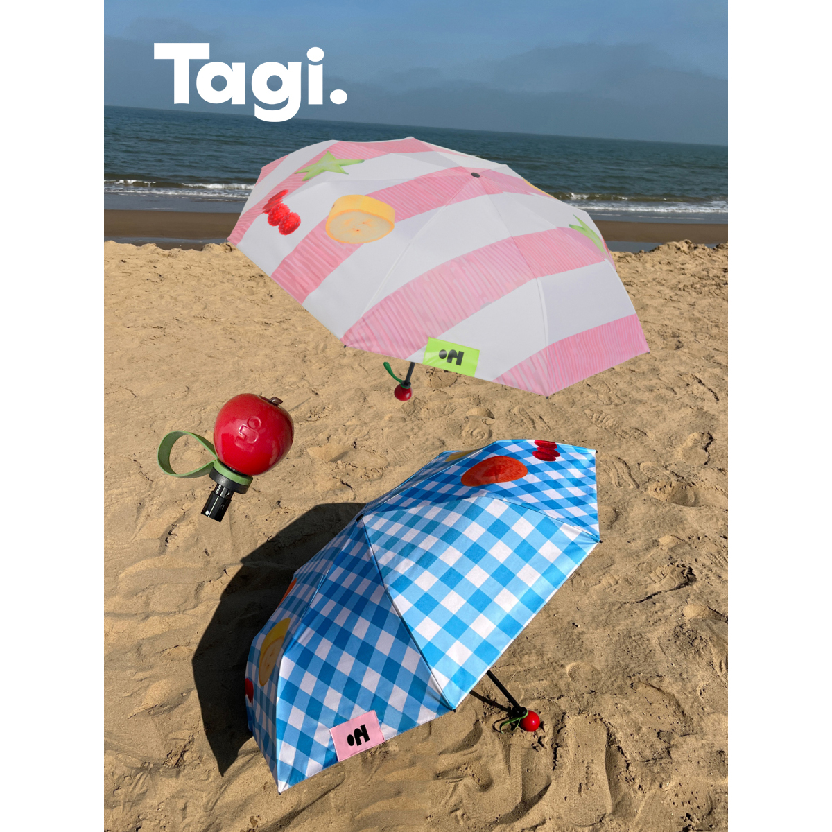 Tagi. 《苹果花园》新鲜笑脸水果格纹条纹黑胶晴雨伞