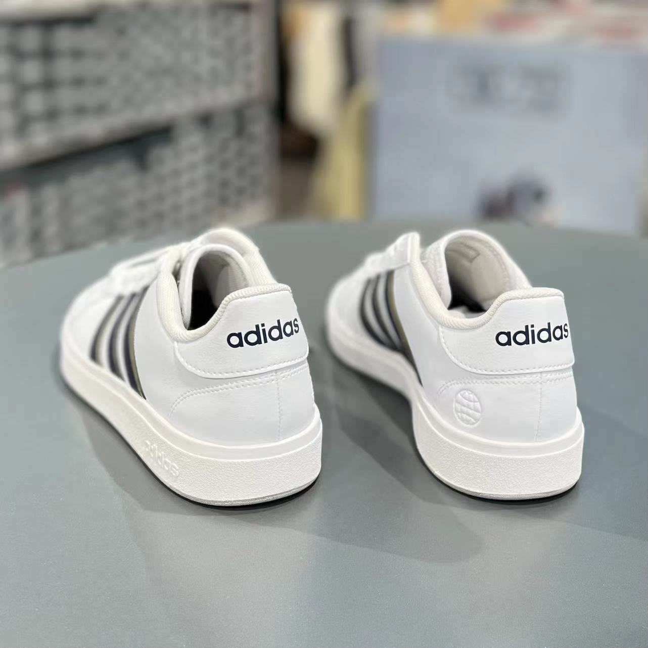 Adidas阿迪达斯男鞋正品2023秋季百搭休闲鞋轻便透气运动鞋GW9255