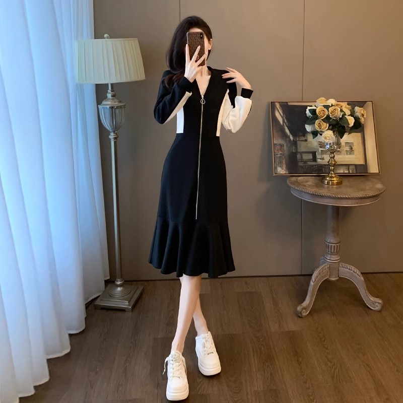 黑色高级感气质连衣裙女秋季2023新款减龄法式赫本风鱼尾卫衣裙子