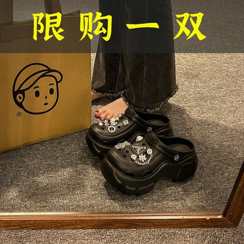 百丽纯爱网红厚底增高洞洞鞋女款外穿2023年新款水钻踩屎感沙滩