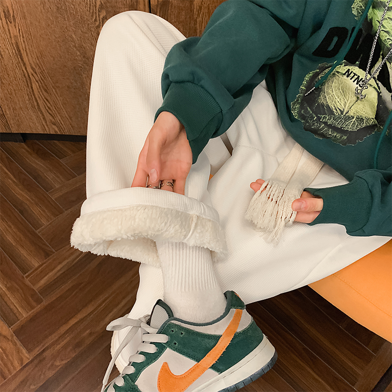 羊羔毛白色华夫格男裤青少年潮牌冬季加绒加厚裤子垂感宽松阔腿裤