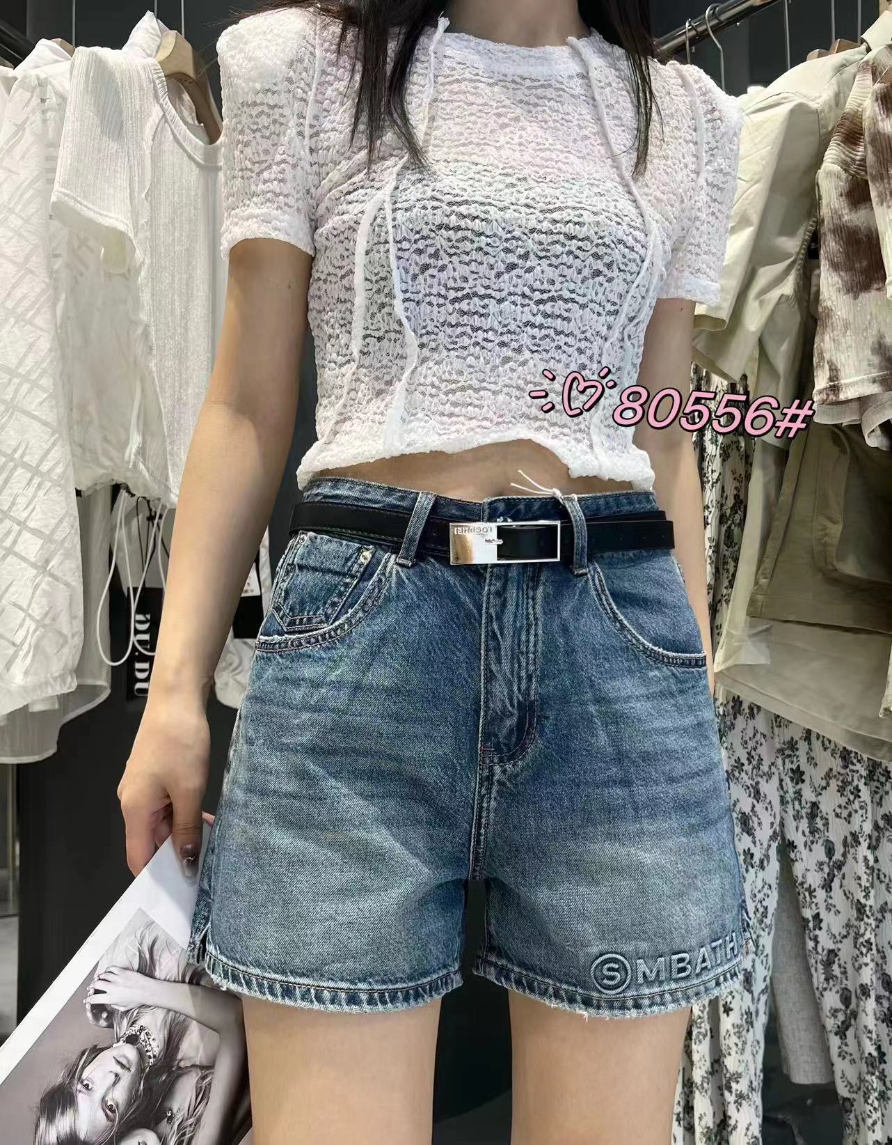 简爱女装 高腰字母显瘦牛仔短裤 80556