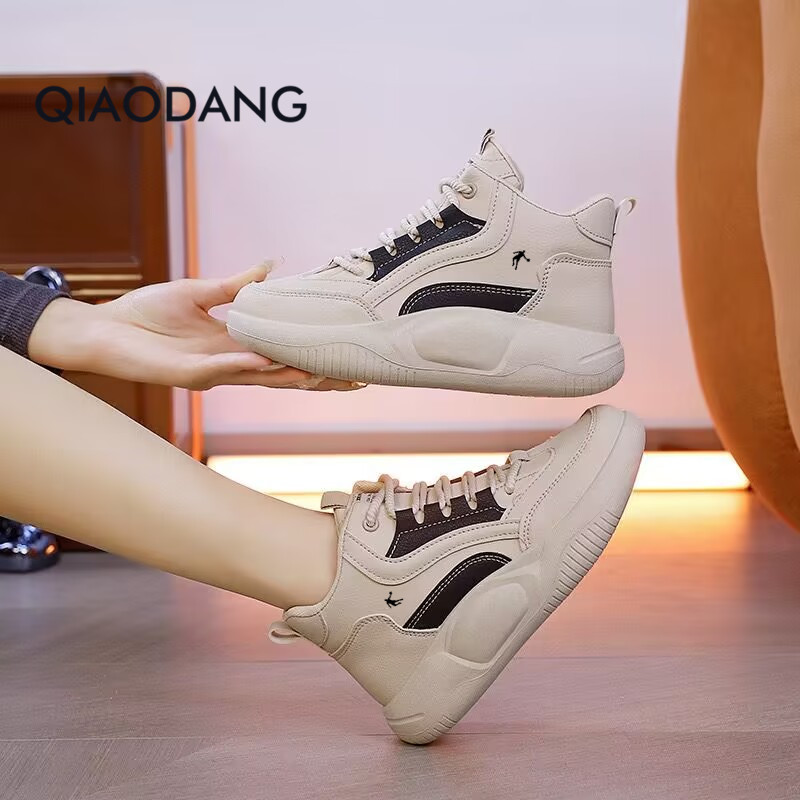 QIAODANG女鞋2023冬季新款高帮潮流百搭运动软底防滑皮面休闲板鞋