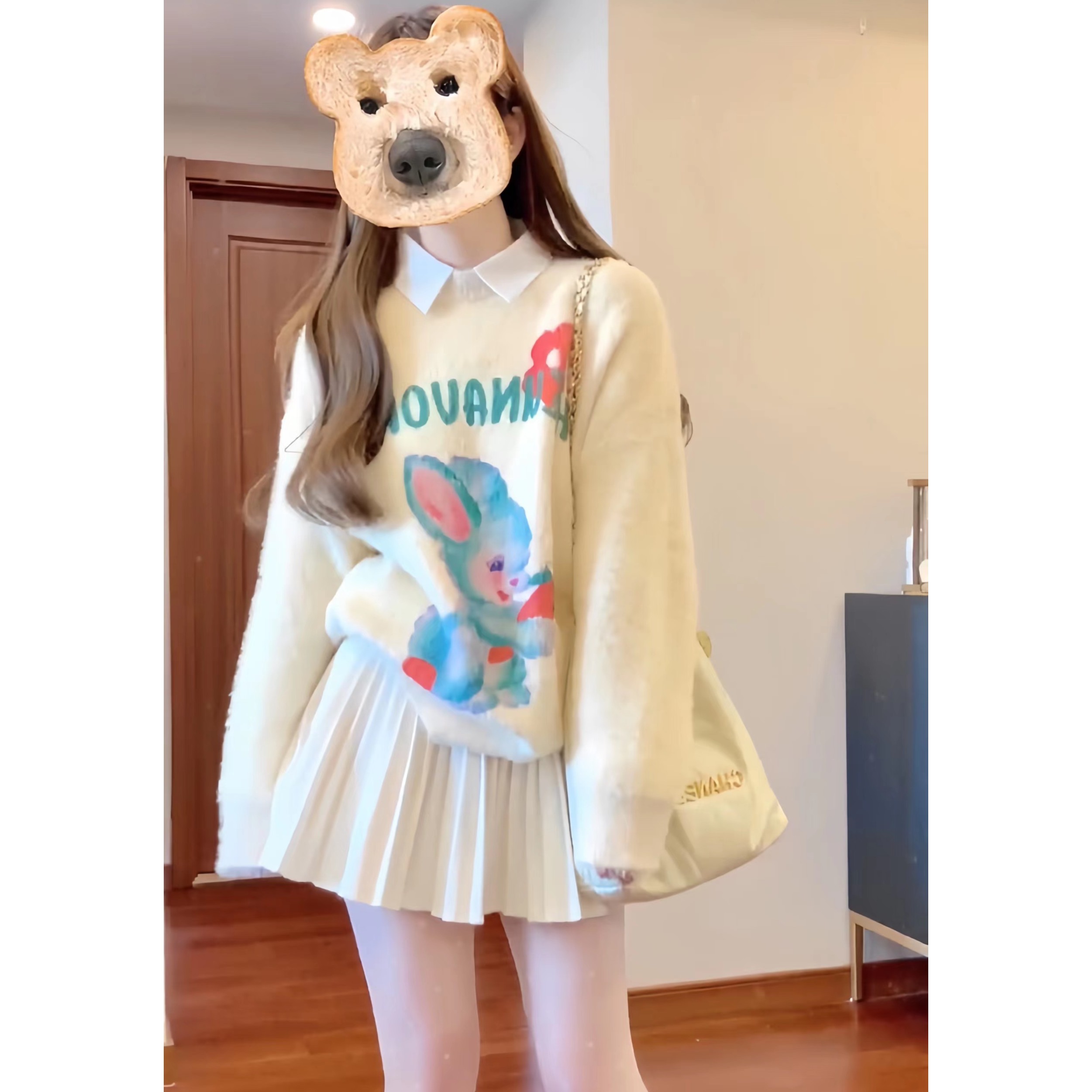 软糯奶系慵懒风卡通兔子针织毛衣女秋冬内搭白色衬衫百褶裙三件套