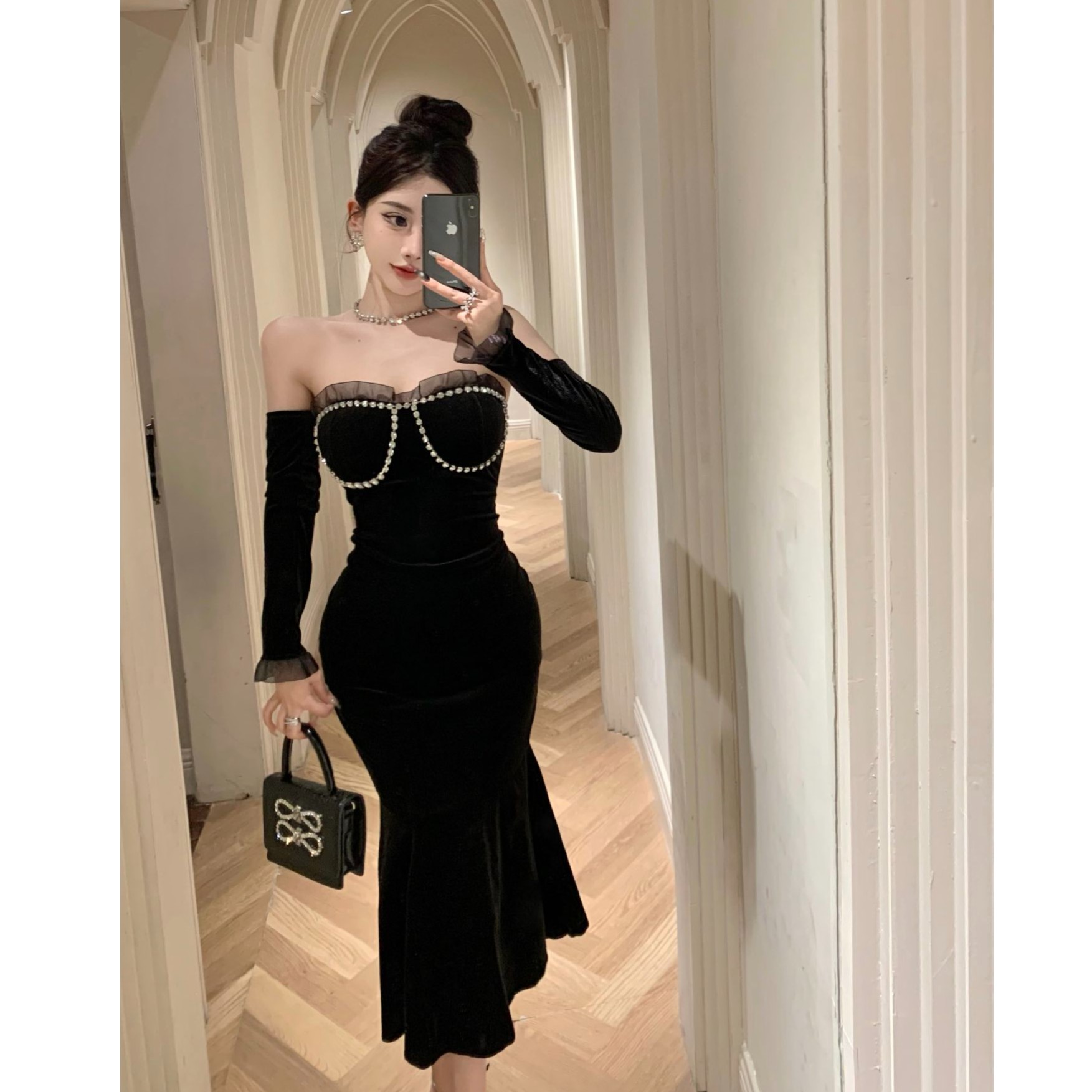 2024秋冬新款辣妹性感丝绒礼服裙子抹胸气质女人味黑色长袖连衣裙