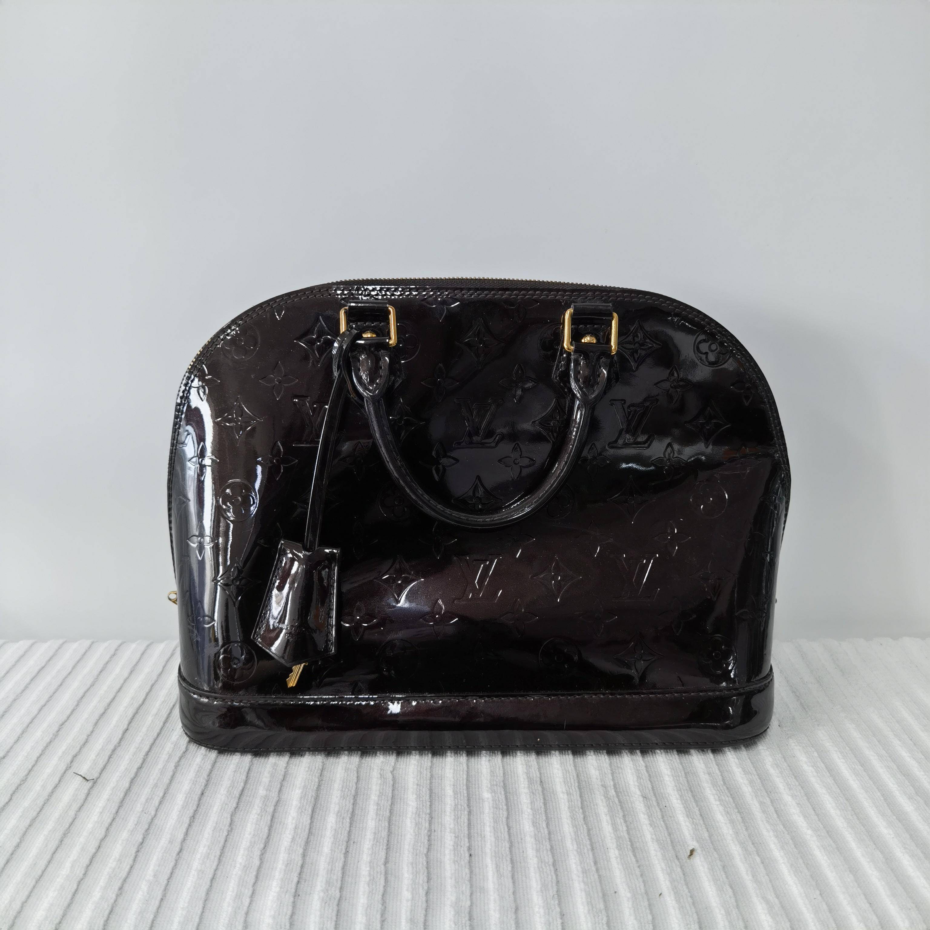 子安专属/95新/公价0//44A2310190061