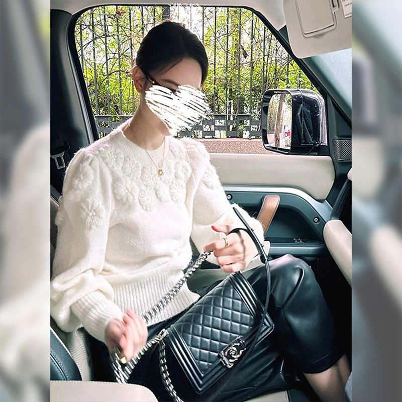 软糯毛衣宽松珍珠上衣女高级感慵懒风圆领显瘦针织衫2023冬季新款