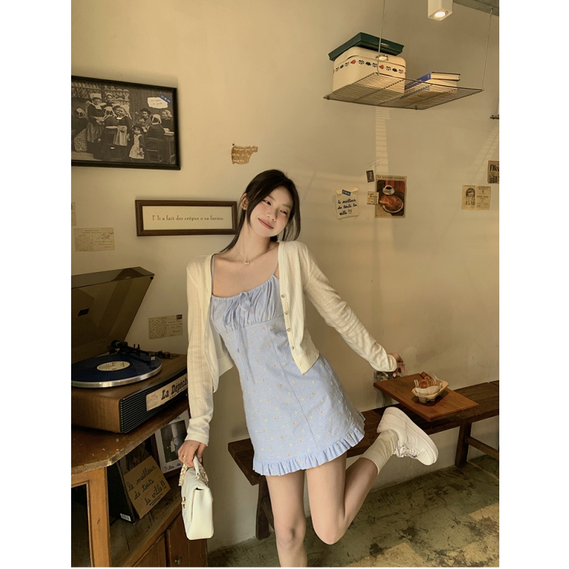 【海盐甜心】春季修身显瘦木耳边甜美碎花吊带连衣裙女搭配白色开衫