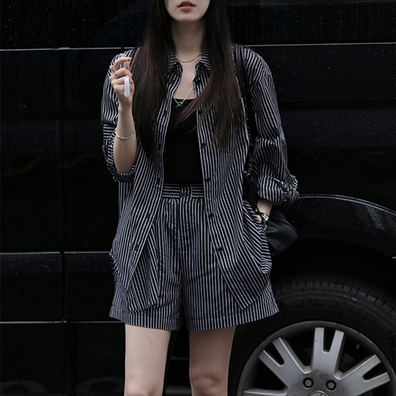 小个子夏季时尚气质套装女长袖条纹衬衫显腿长休闲阔腿短裤两件套