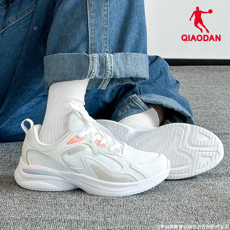 QIAODAN/乔丹女鞋2023新款秋冬跑步鞋百搭学生厚底休闲鞋减震鞋子