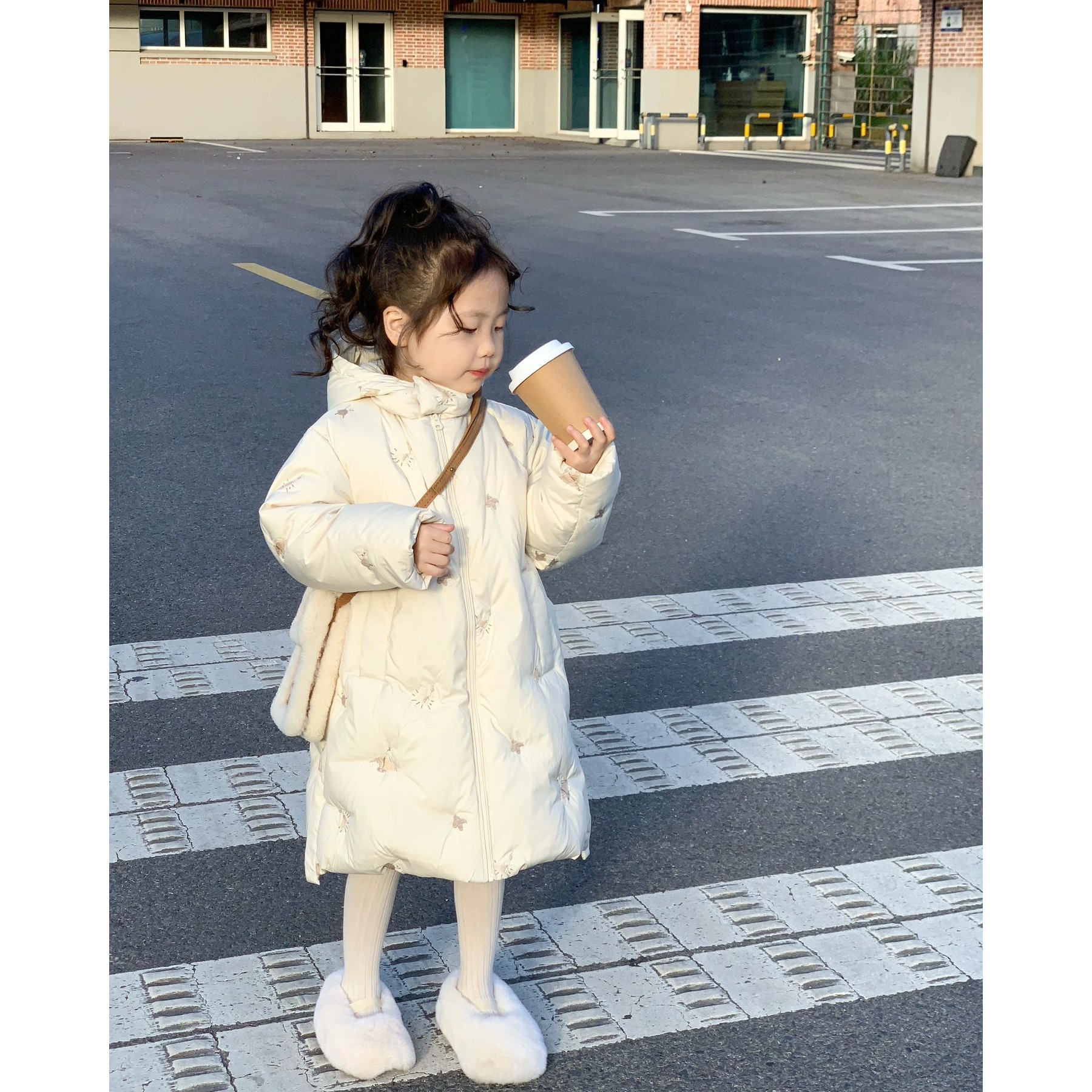 韩版童装女童棉服2023冬季洋气时尚刺绣中长款保暖连帽外套潮