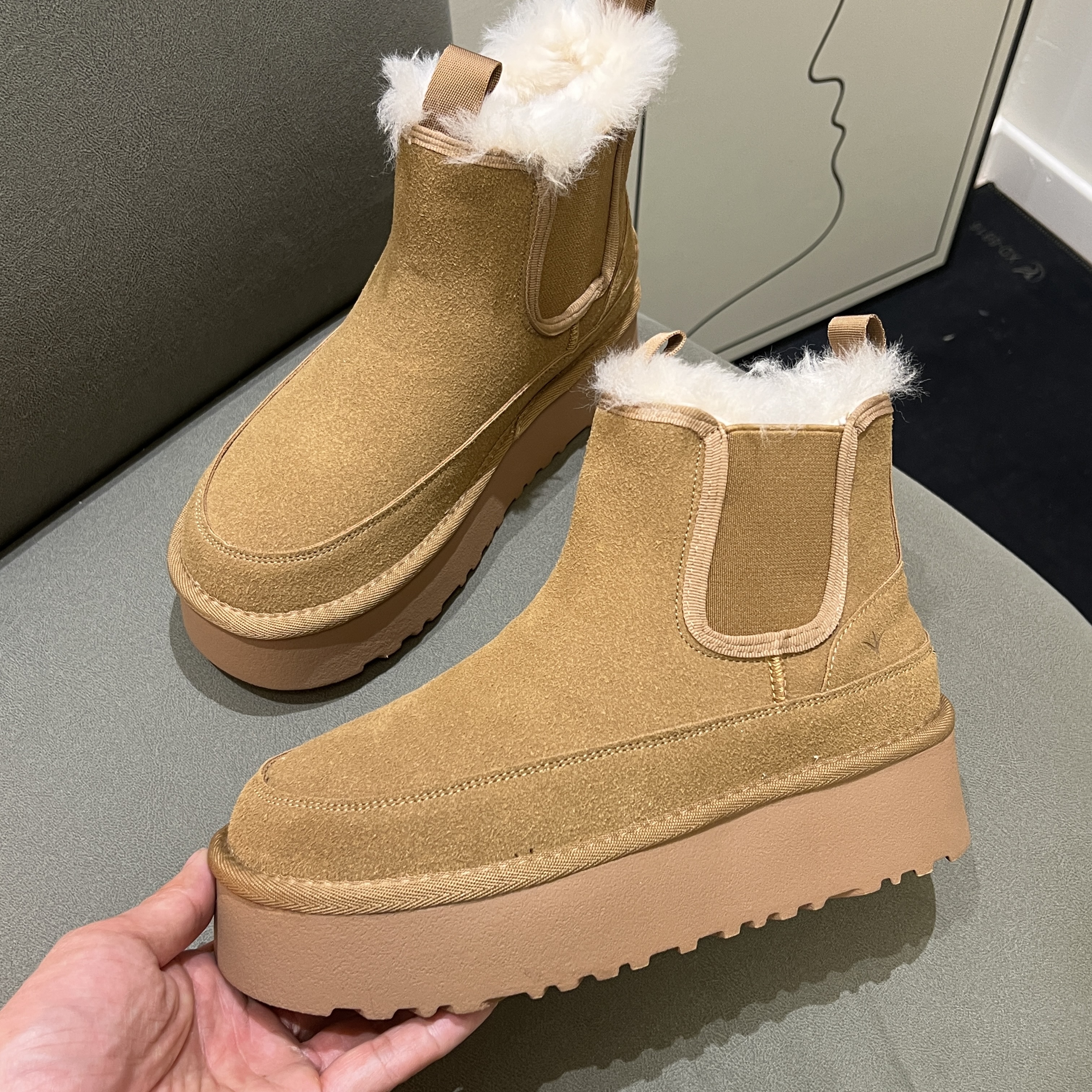 雪地靴厚底加绒加厚时尚百搭真皮平底冬季中筒保暖秋冬雪地靴棉靴