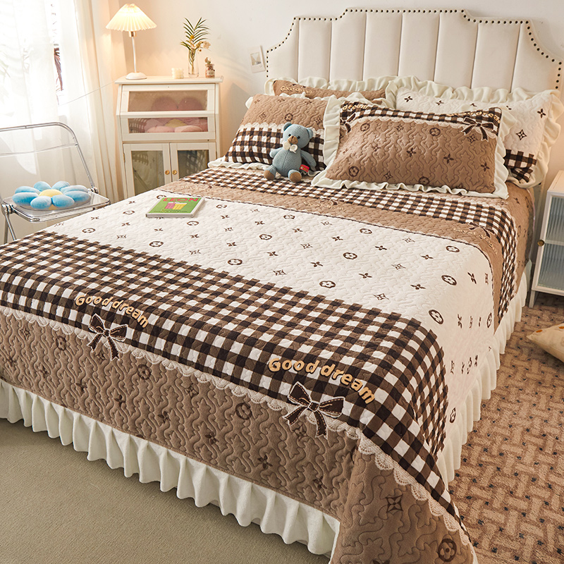 【新款推荐】牛奶绒床盖三件套加厚绒夹棉防滑水晶绒床罩花边两件套