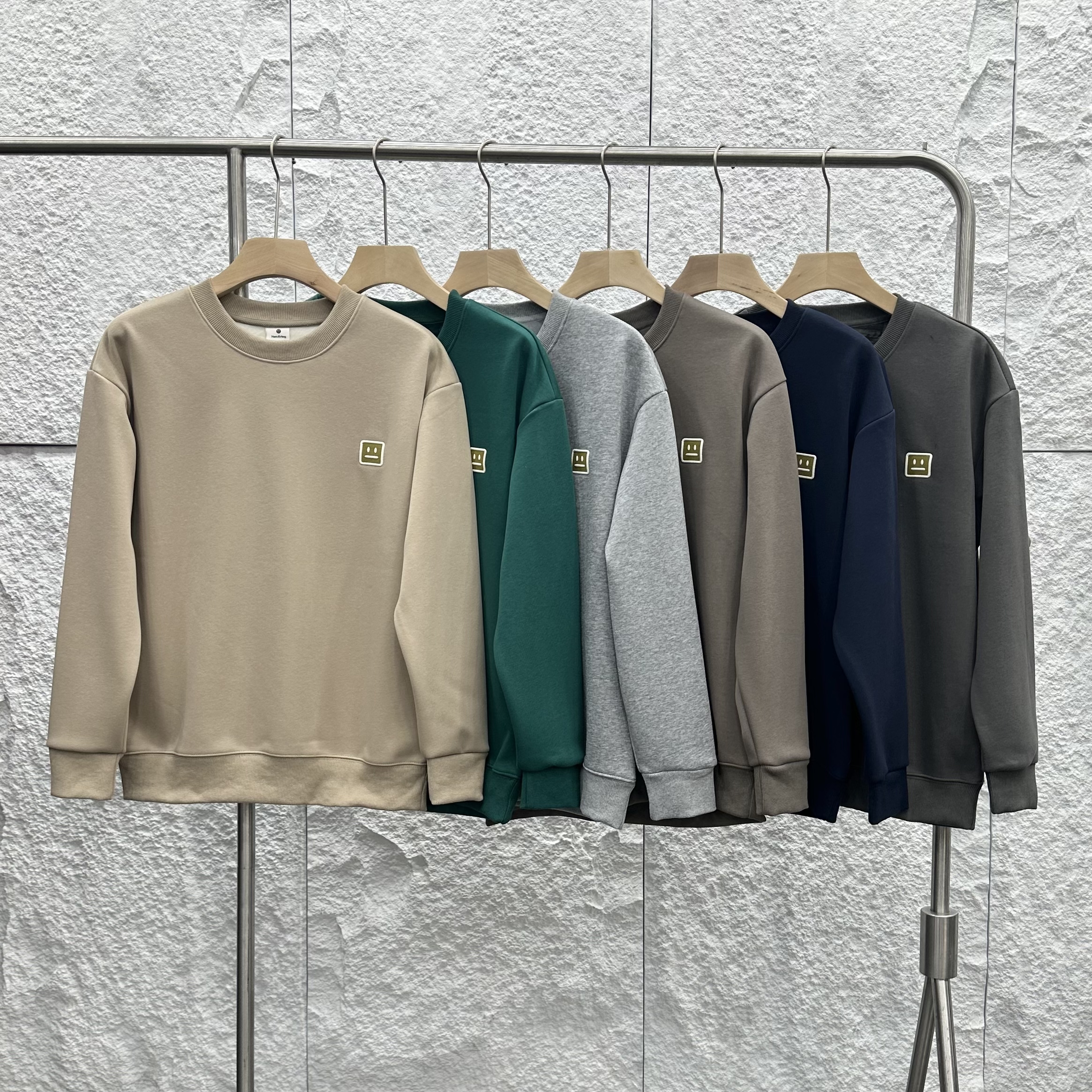 J7701 2023新款冬季刺绣笑脸情侣加绒加厚圆领卫衣