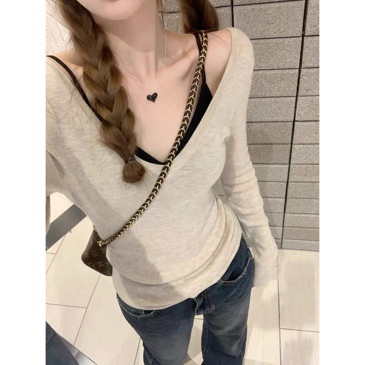 早秋季新款设计感长袖针织衫女网红时尚修身纯欲辣妹内搭打底上衣