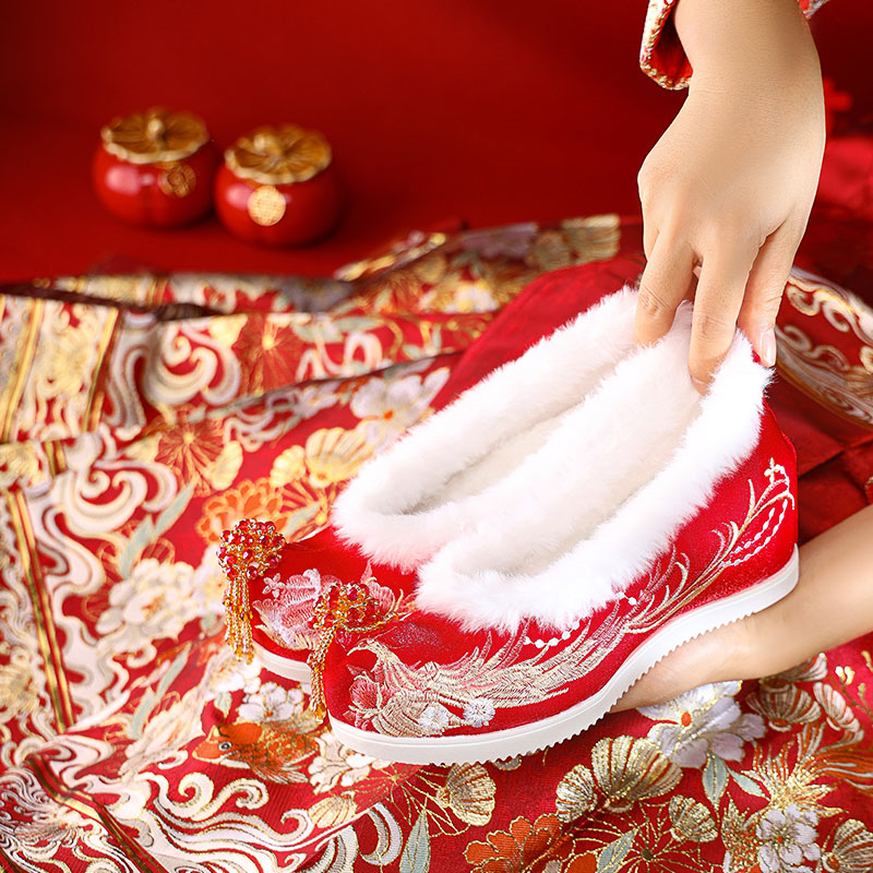 冬季加绒婚鞋新娘鞋内增高中式古风汉服绣花红色冬天结婚秀禾鞋女