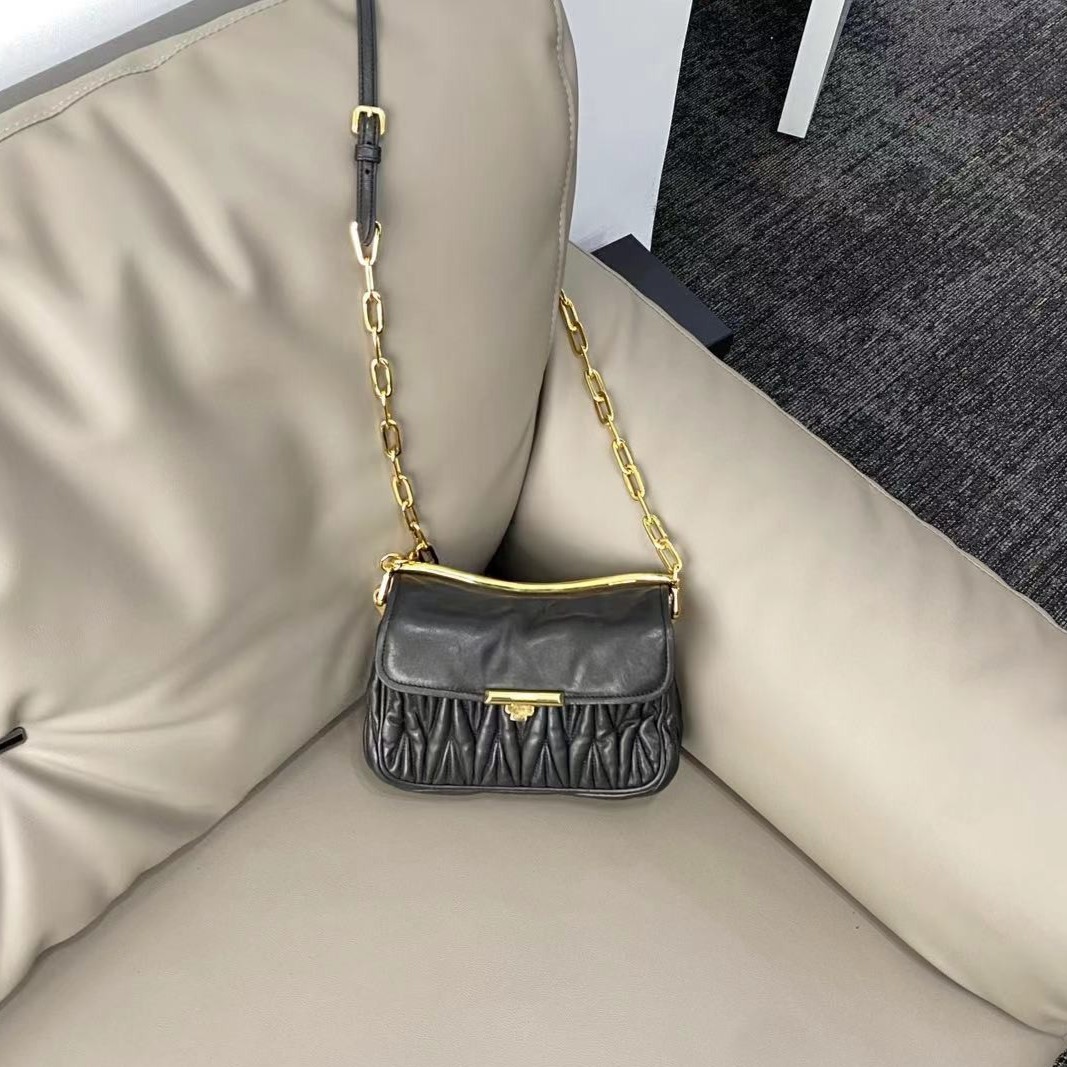 95新 MIU MIU/缪缪 大有/miumiu黑金链条包单肩包/NK0342
