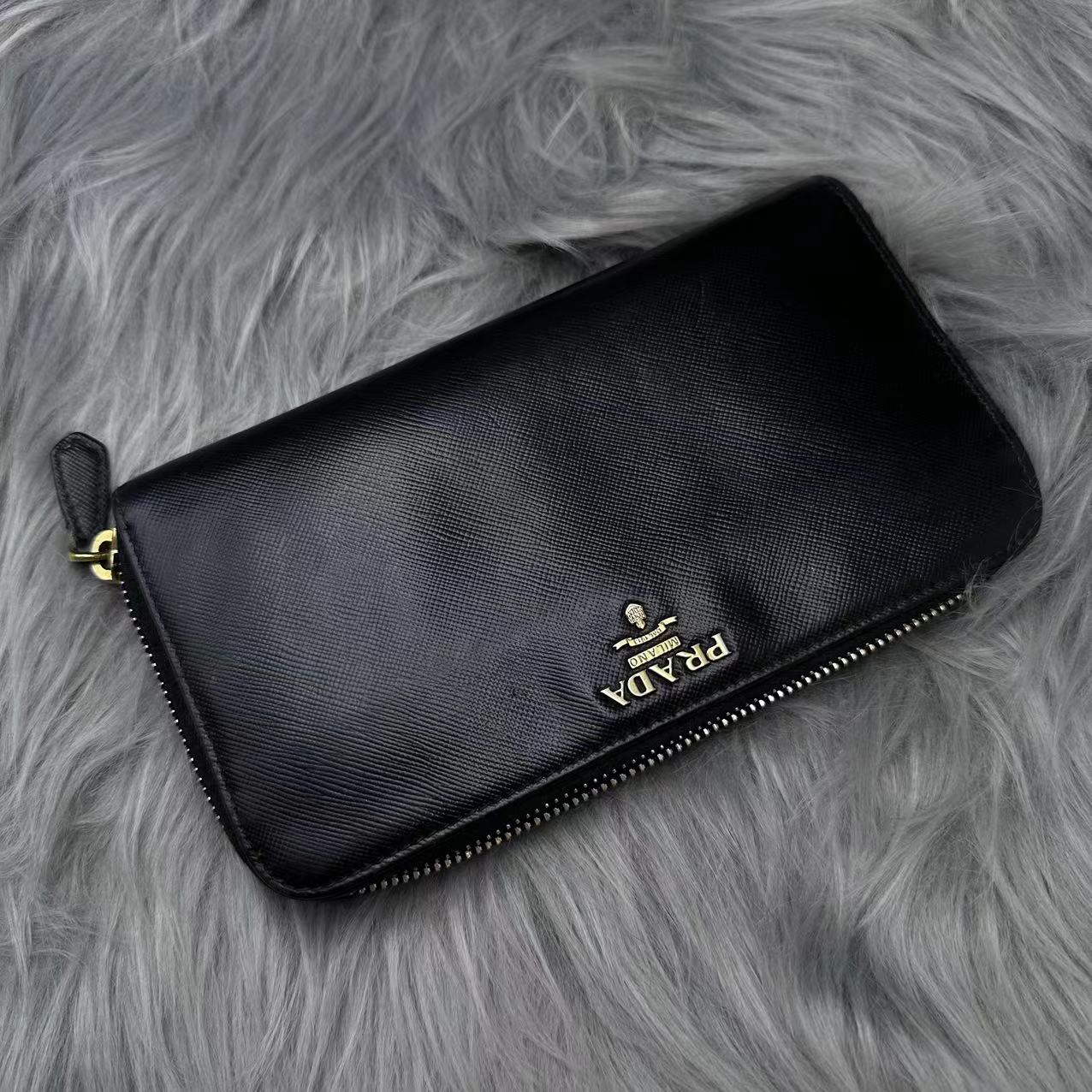 95新 Prada/普拉达 大全中古/ 黑色手拿钱包/QY 006