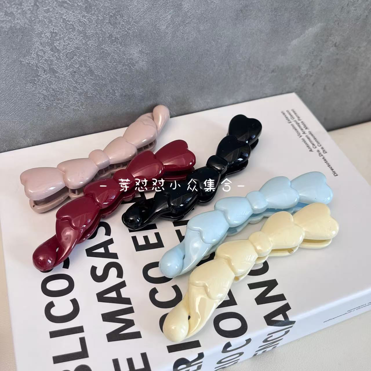 芽怼怼韩国爱心弯月香蕉夹 06409