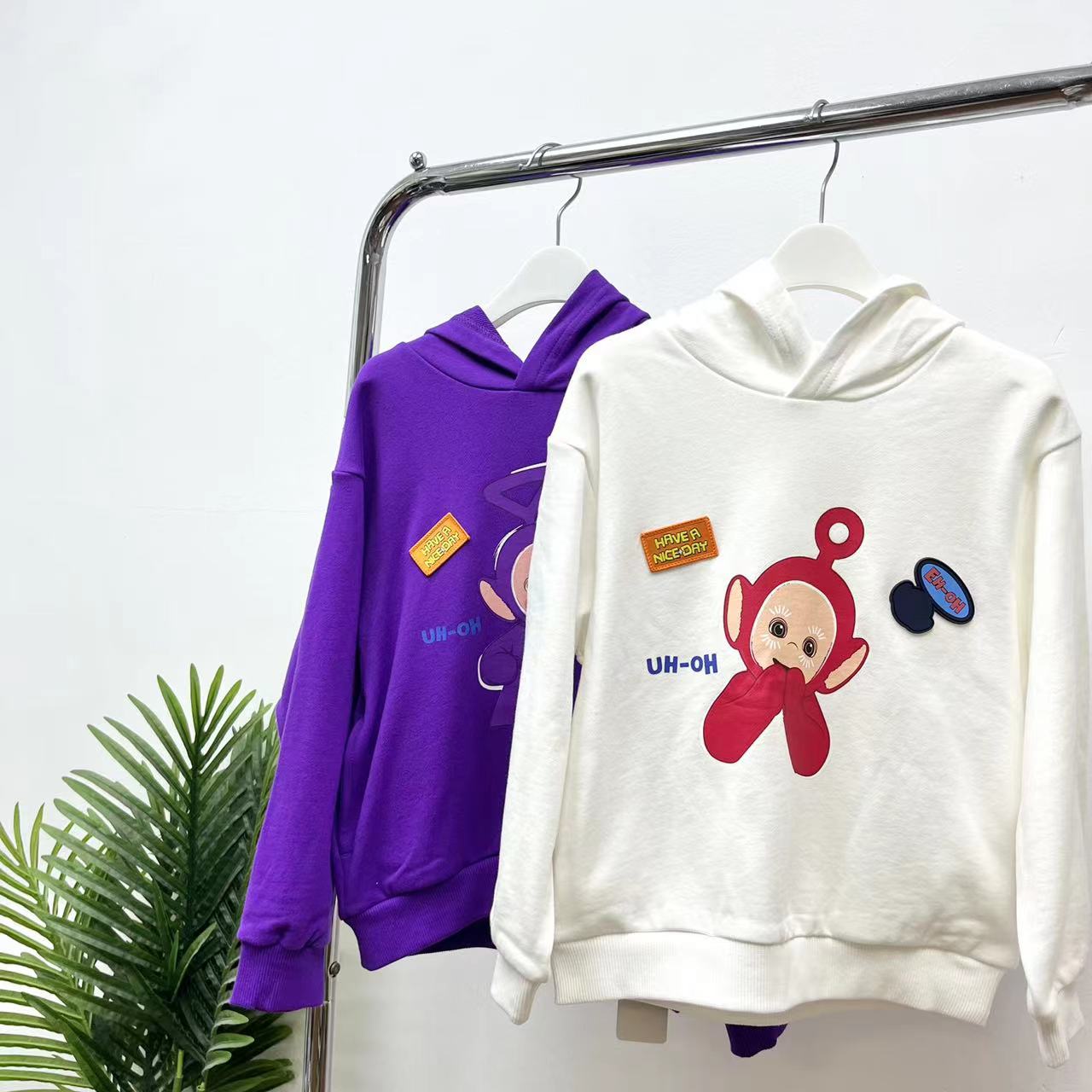 6860-白一款两色天线~宝宝印花连帽卫衣