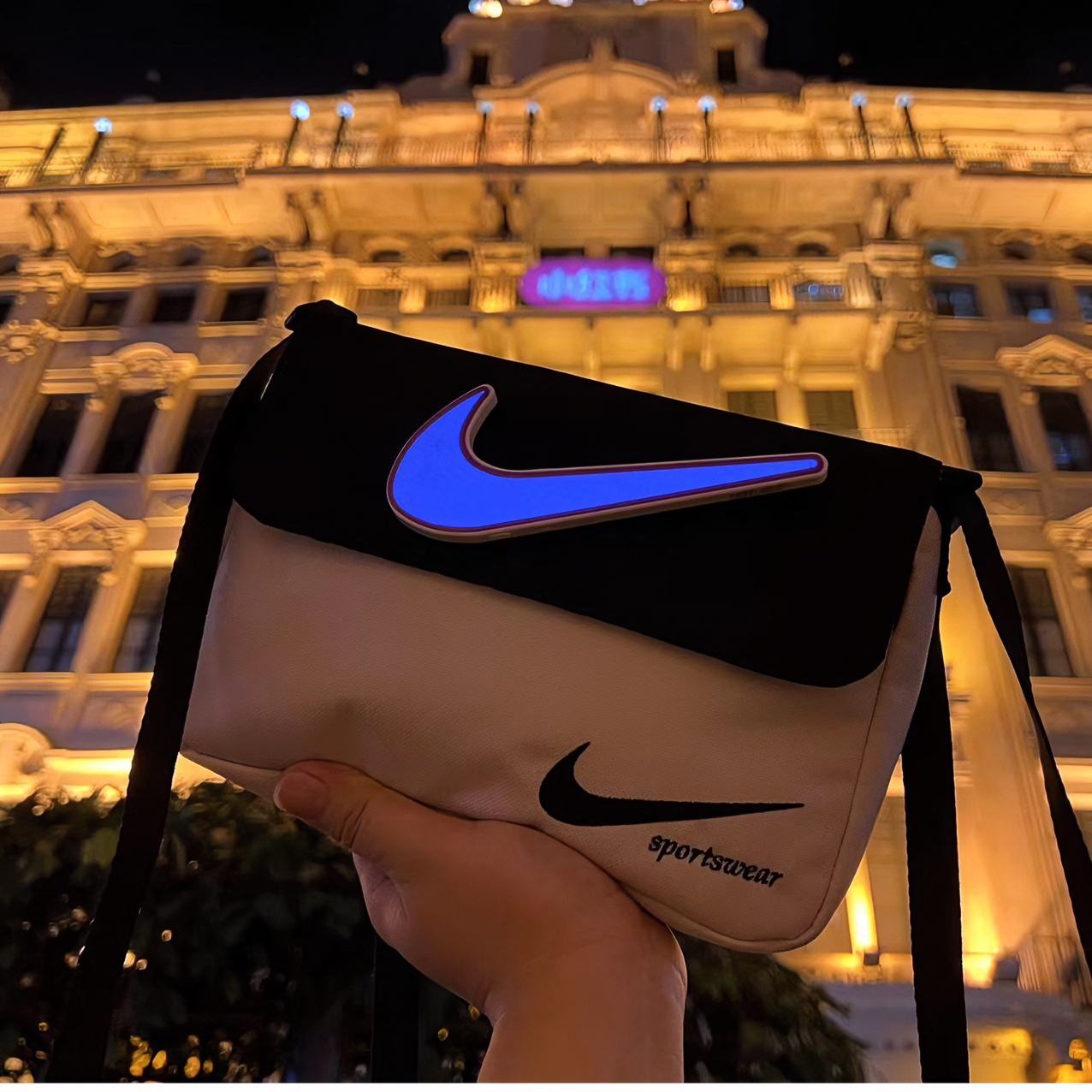 Nike/耐克【箱包定制】Nike磁性按扣设计邮差包单肩斜挎包 男女同款