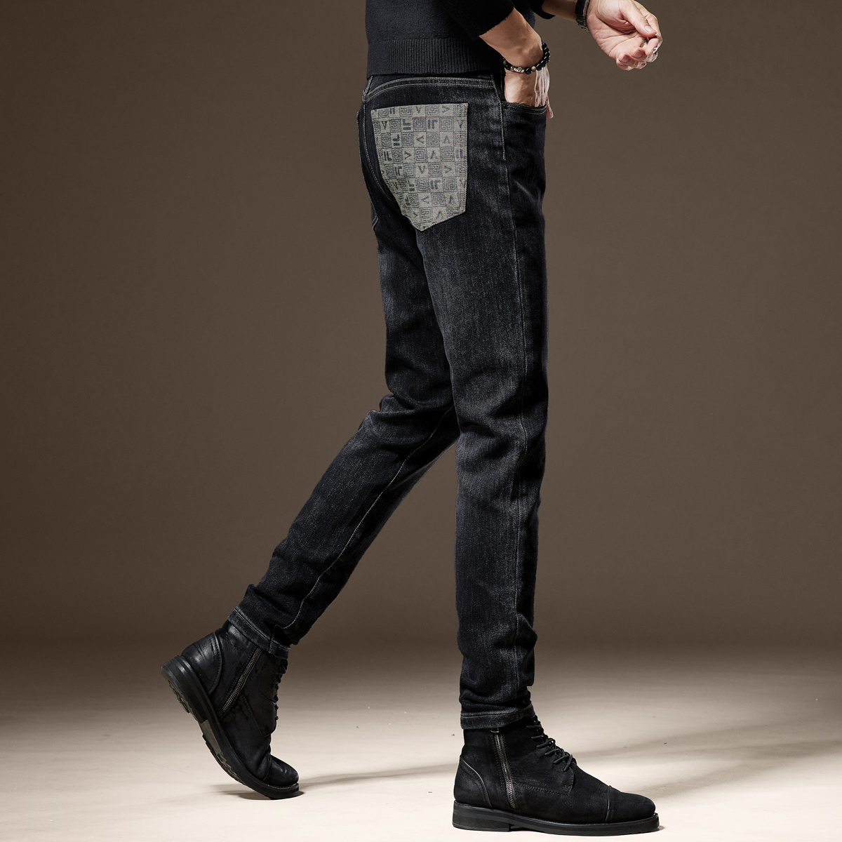 加缤轻奢级后袋印花黑色牛仔裤子男秋冬新款修身小脚休闲高端长裤