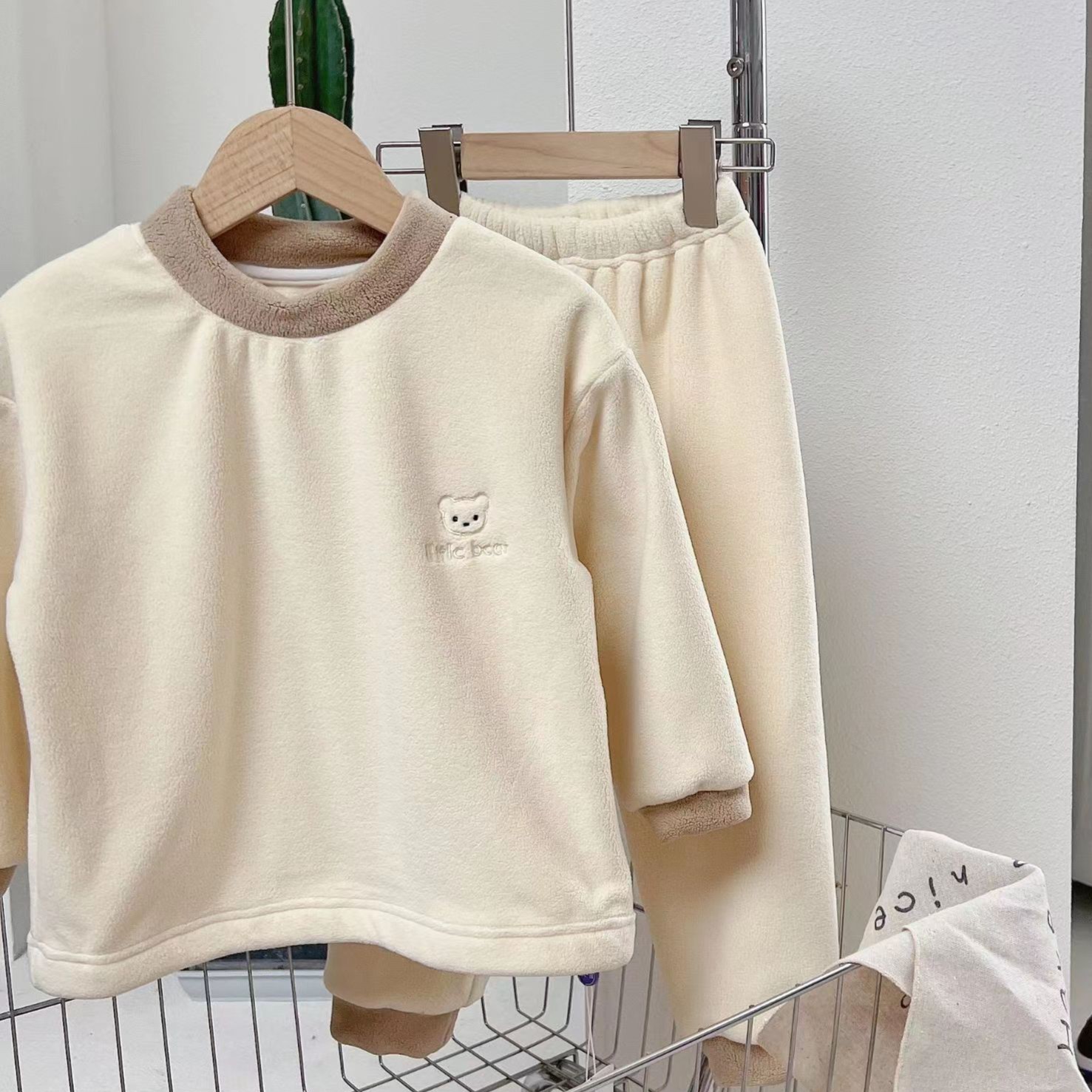 《柳柳定制》  2023秋冬季儿童时尚百搭时尚舒适刺绣小熊套装  9002