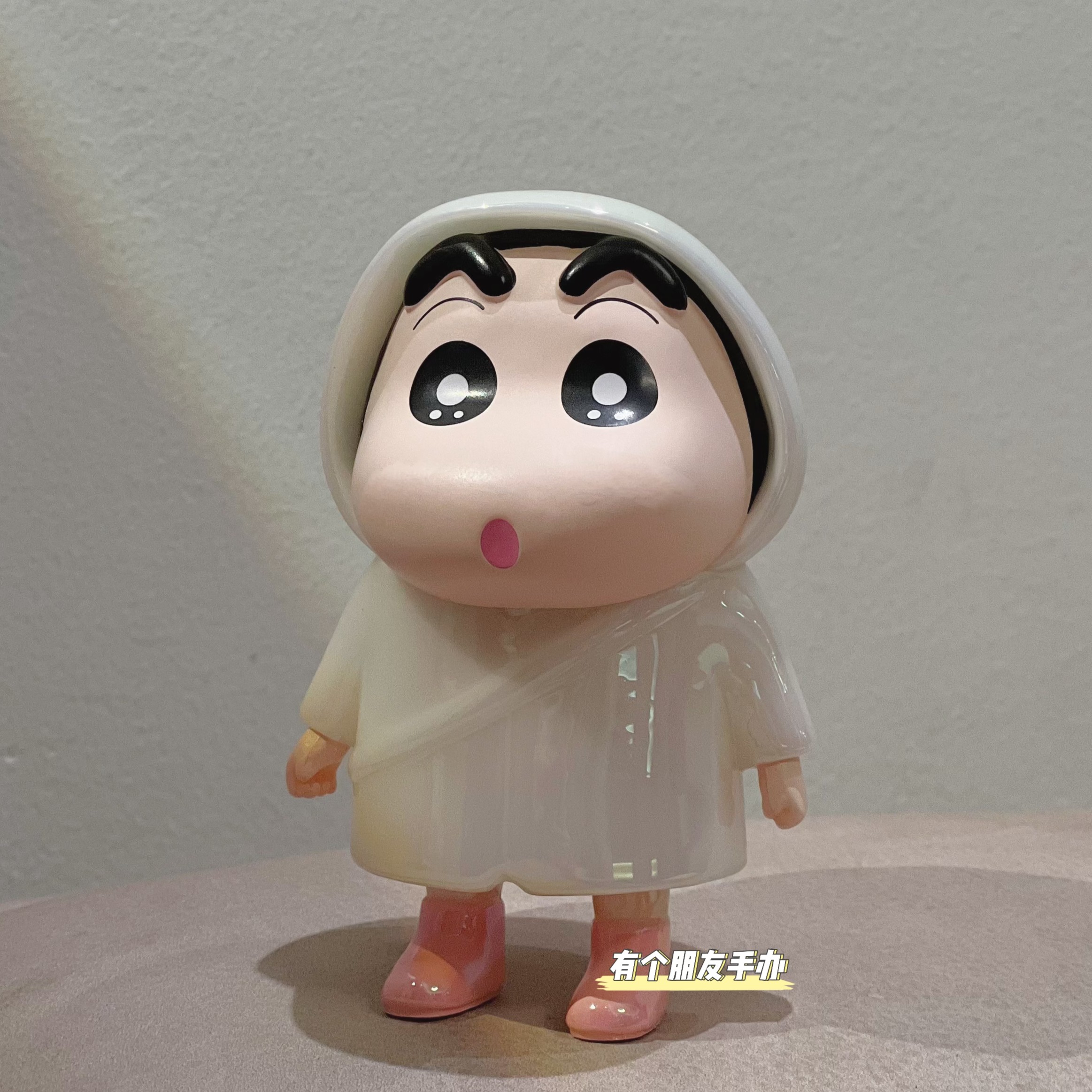 ~高定款电镀雨衣小新10厘米Q版手办桌面书桌摆件