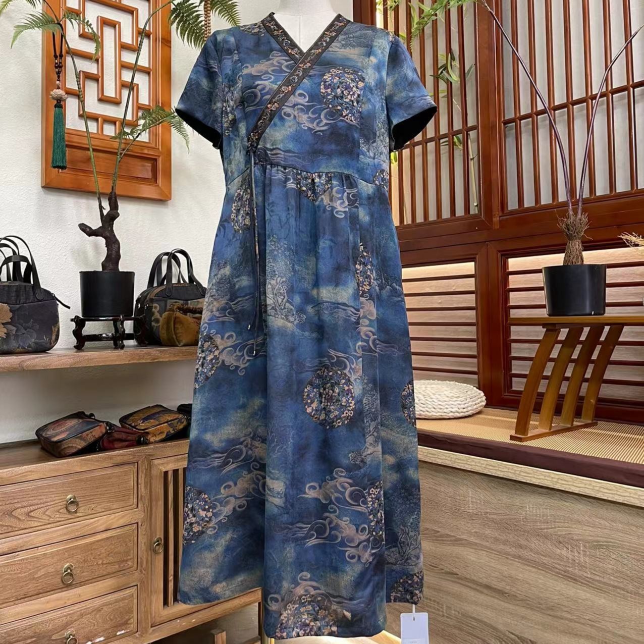 【江南凤羽】婉约清秀 精工绣花V领香云纱连衣裙FY8121
